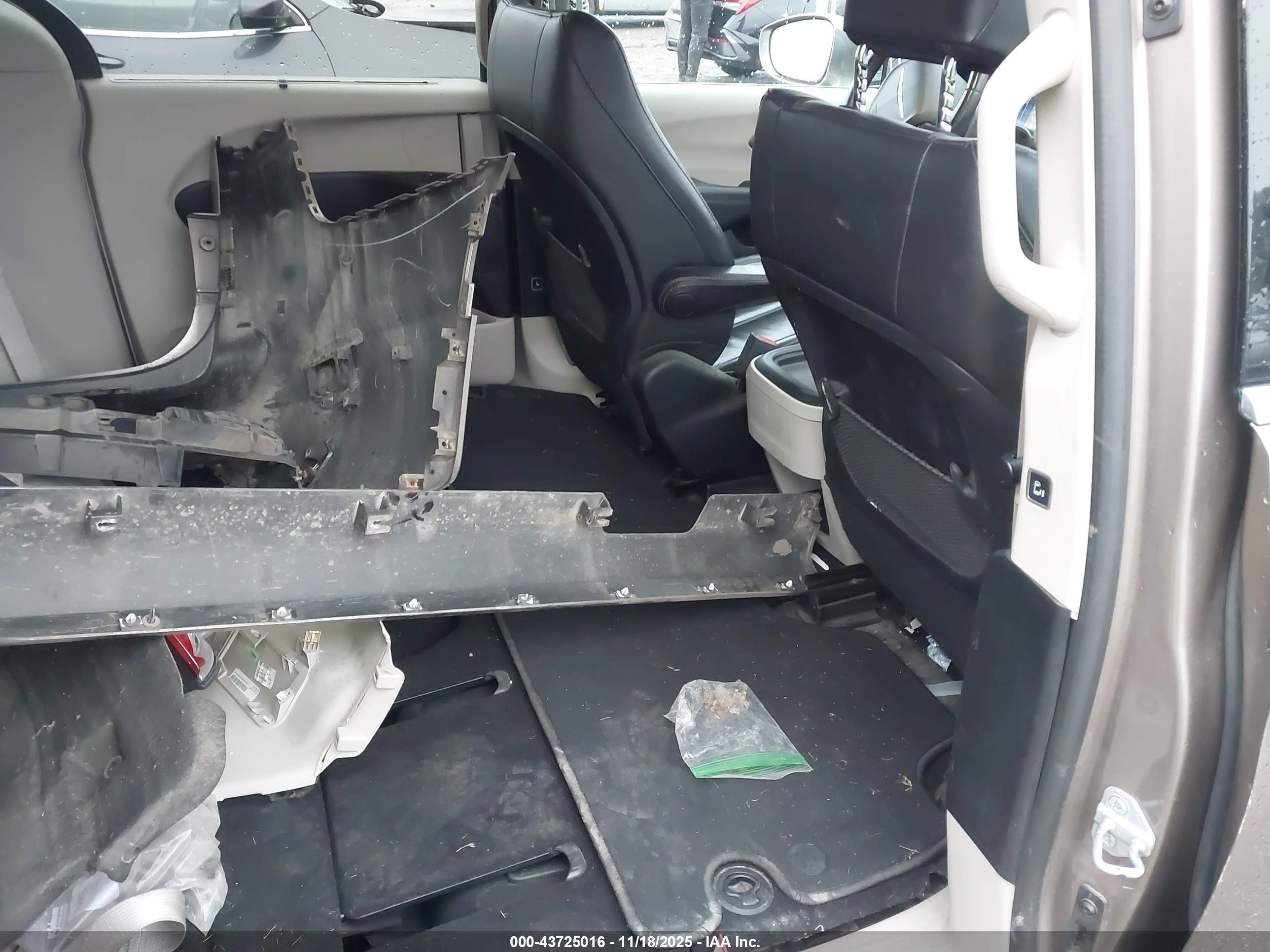 CHRYSLER PACIFICA image 8