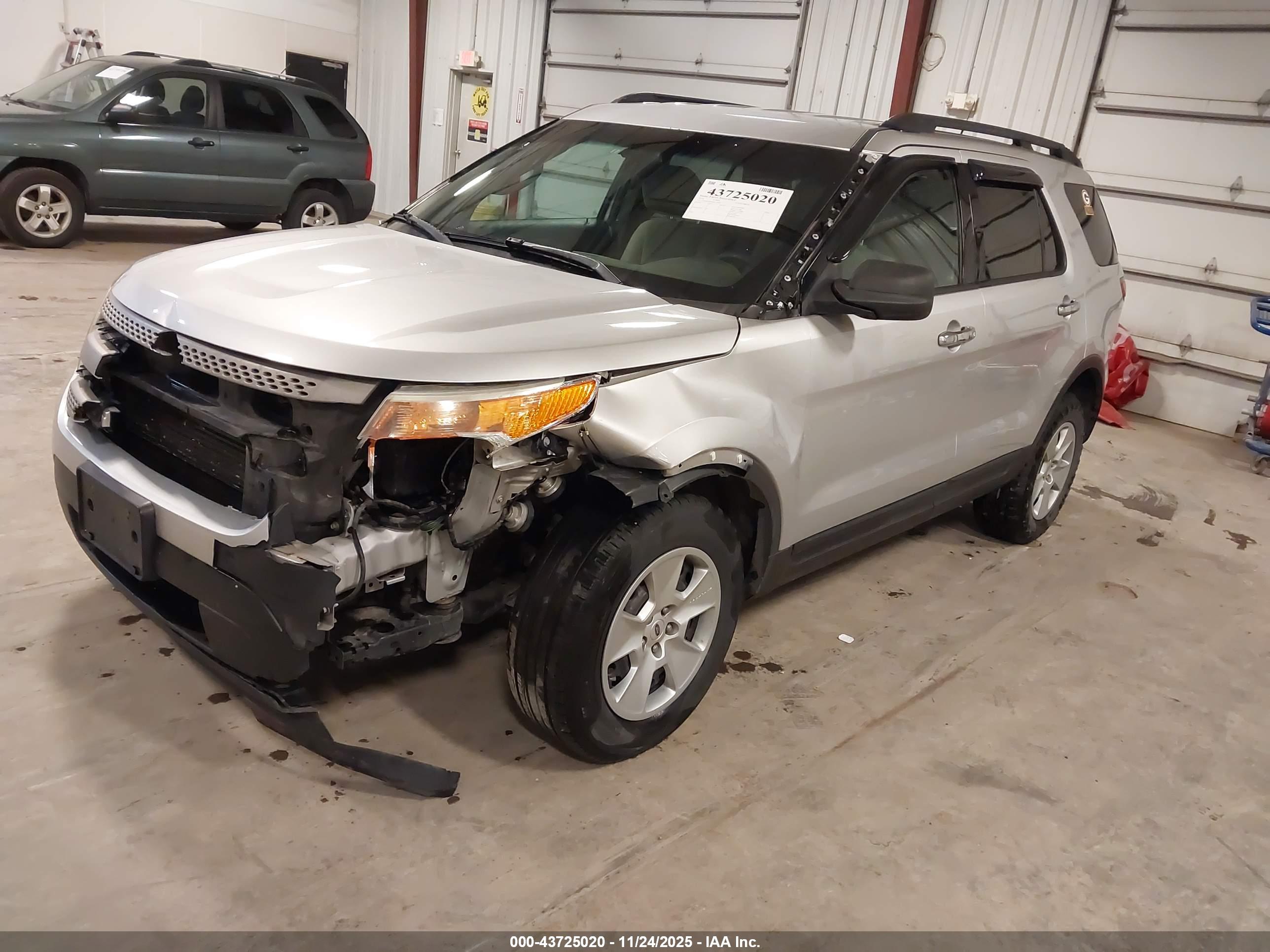 FORD EXPLORER image 2