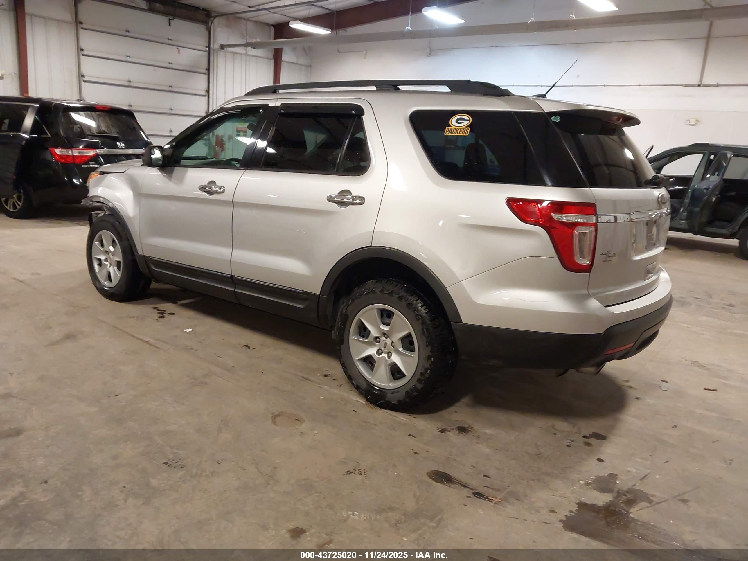 FORD EXPLORER image 3