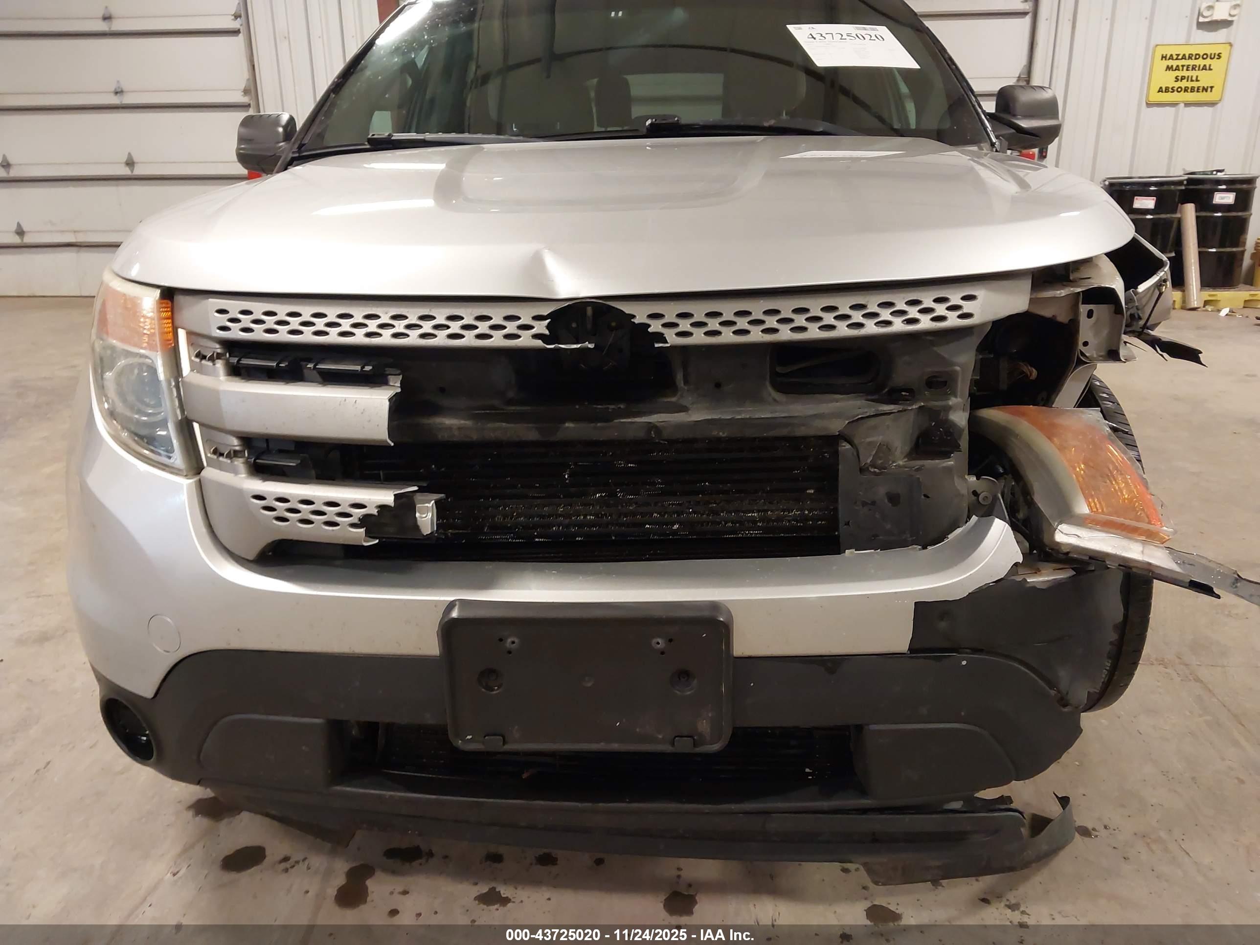 FORD EXPLORER image 6