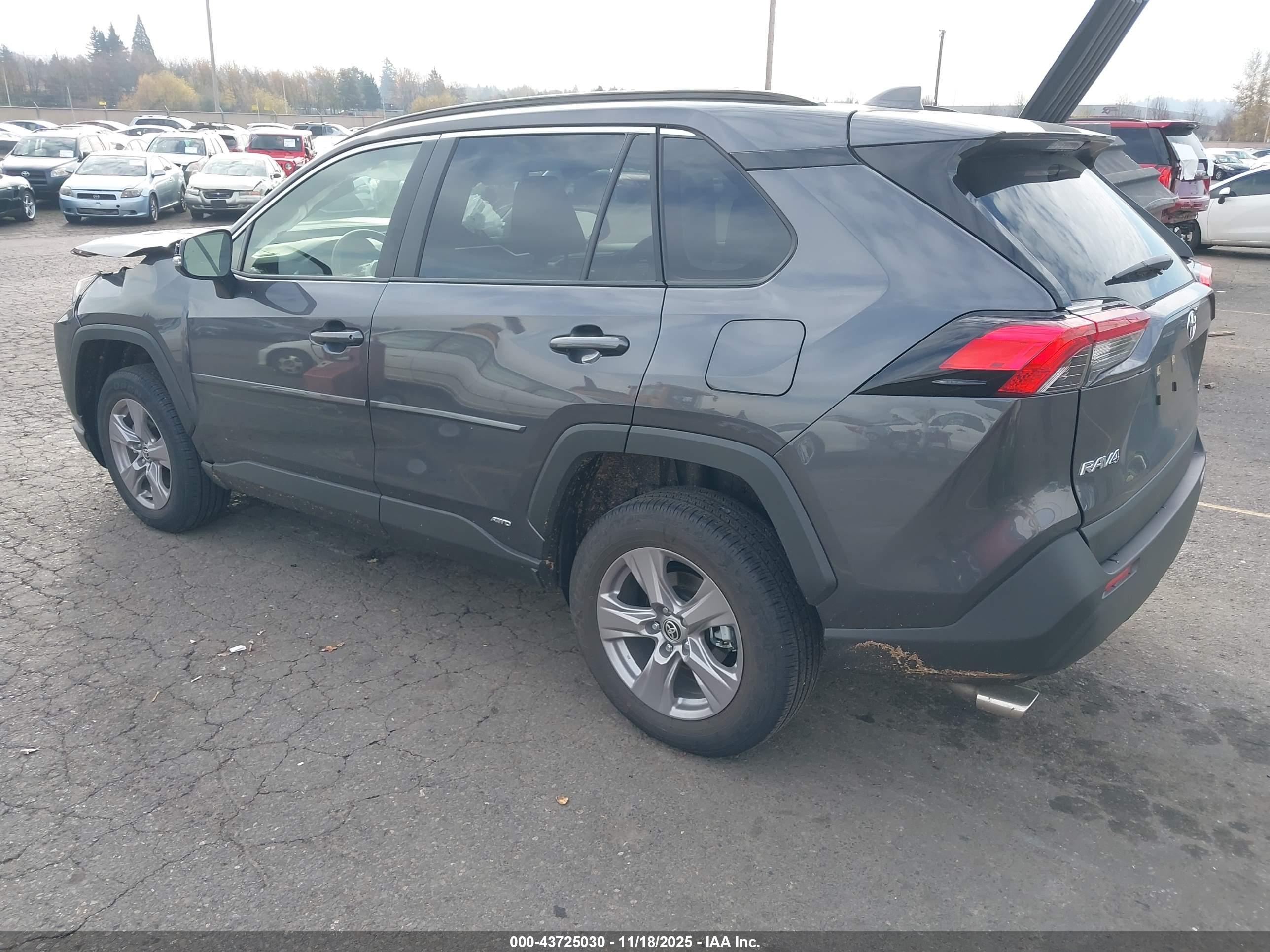 TOYOTA RAV4 image 3