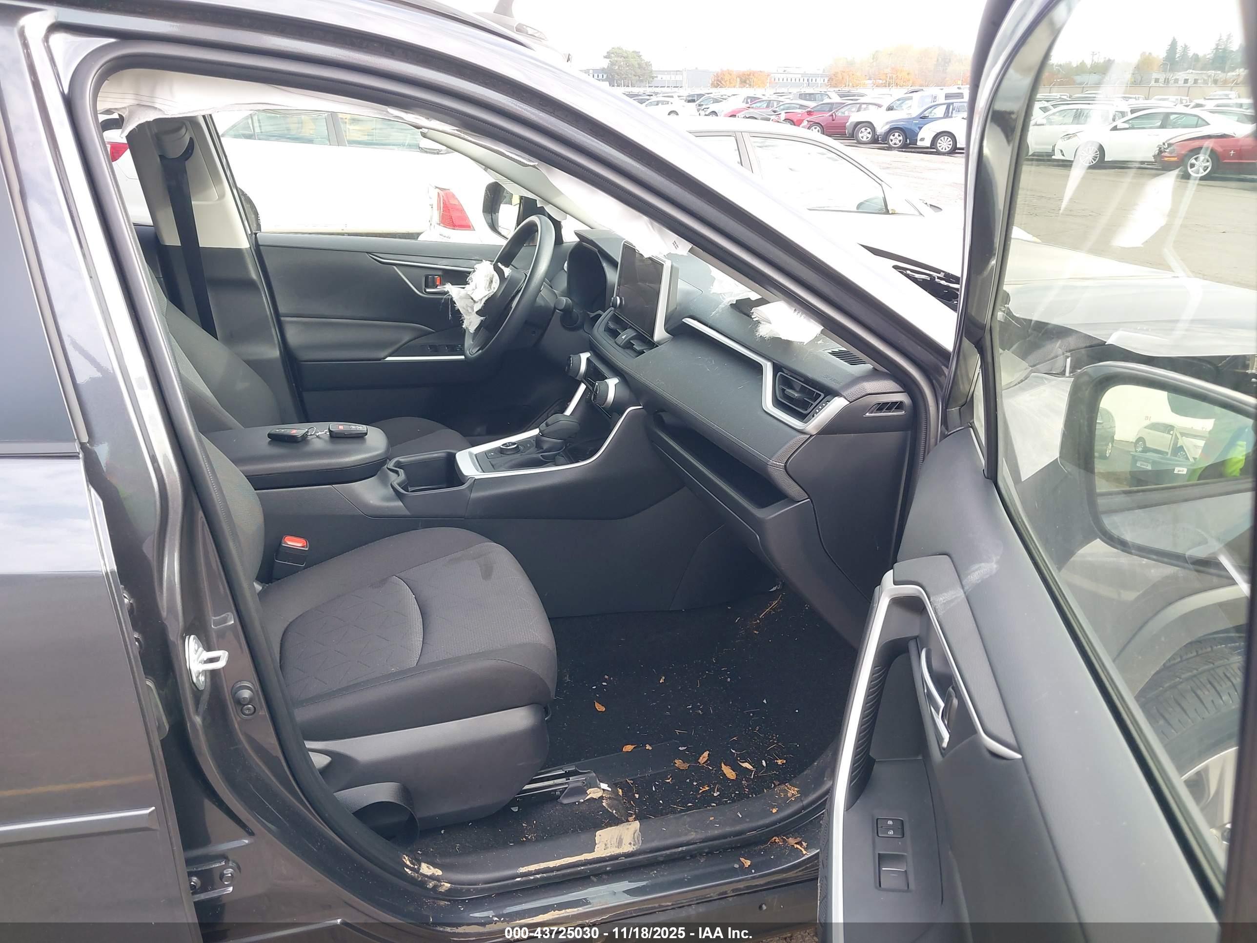 TOYOTA RAV4 image 5