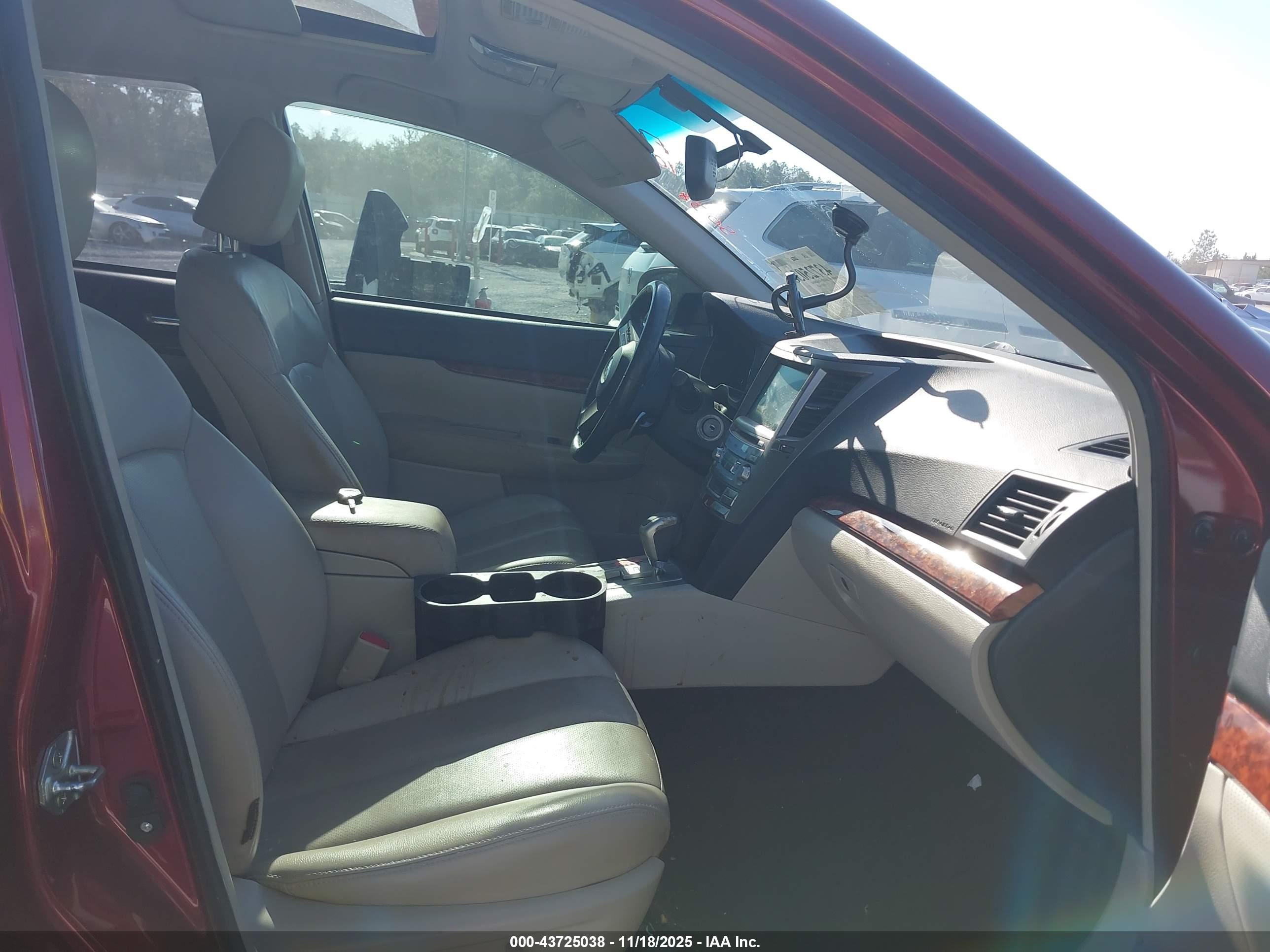 SUBARU OUTBACK image 5
