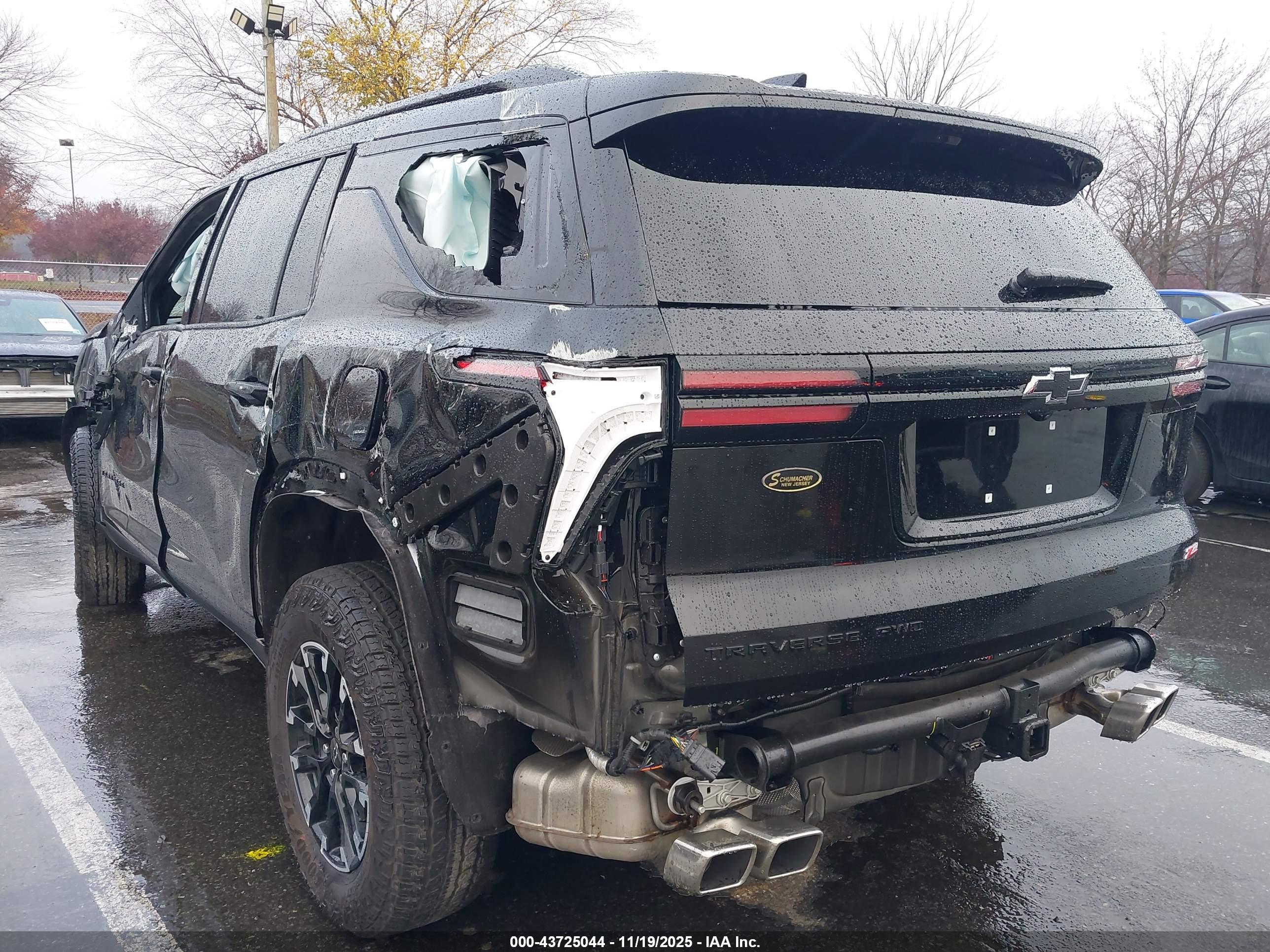 CHEVROLET TRAVERSE image 3