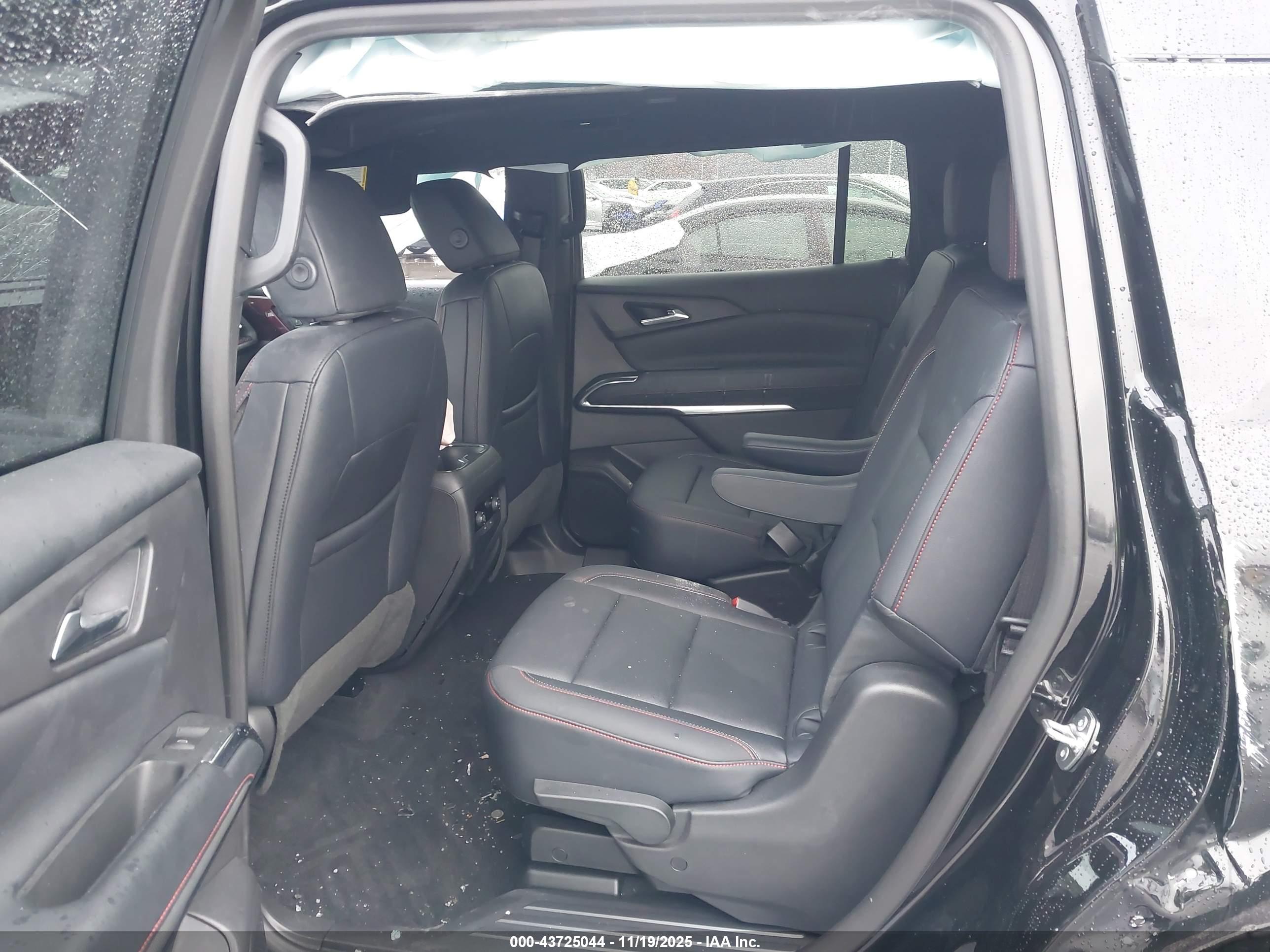 CHEVROLET TRAVERSE image 8