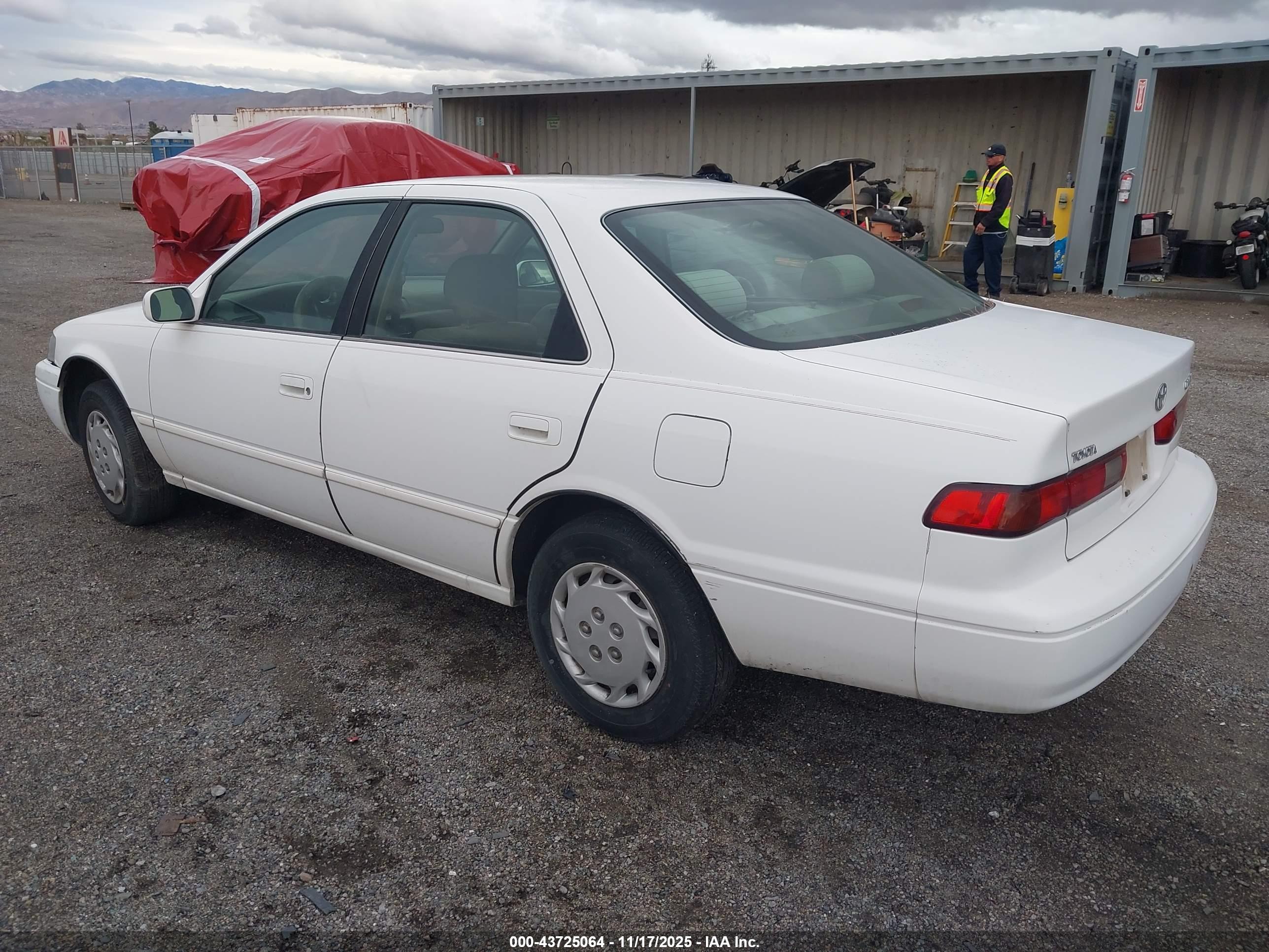 TOYOTA CAMRY image 3