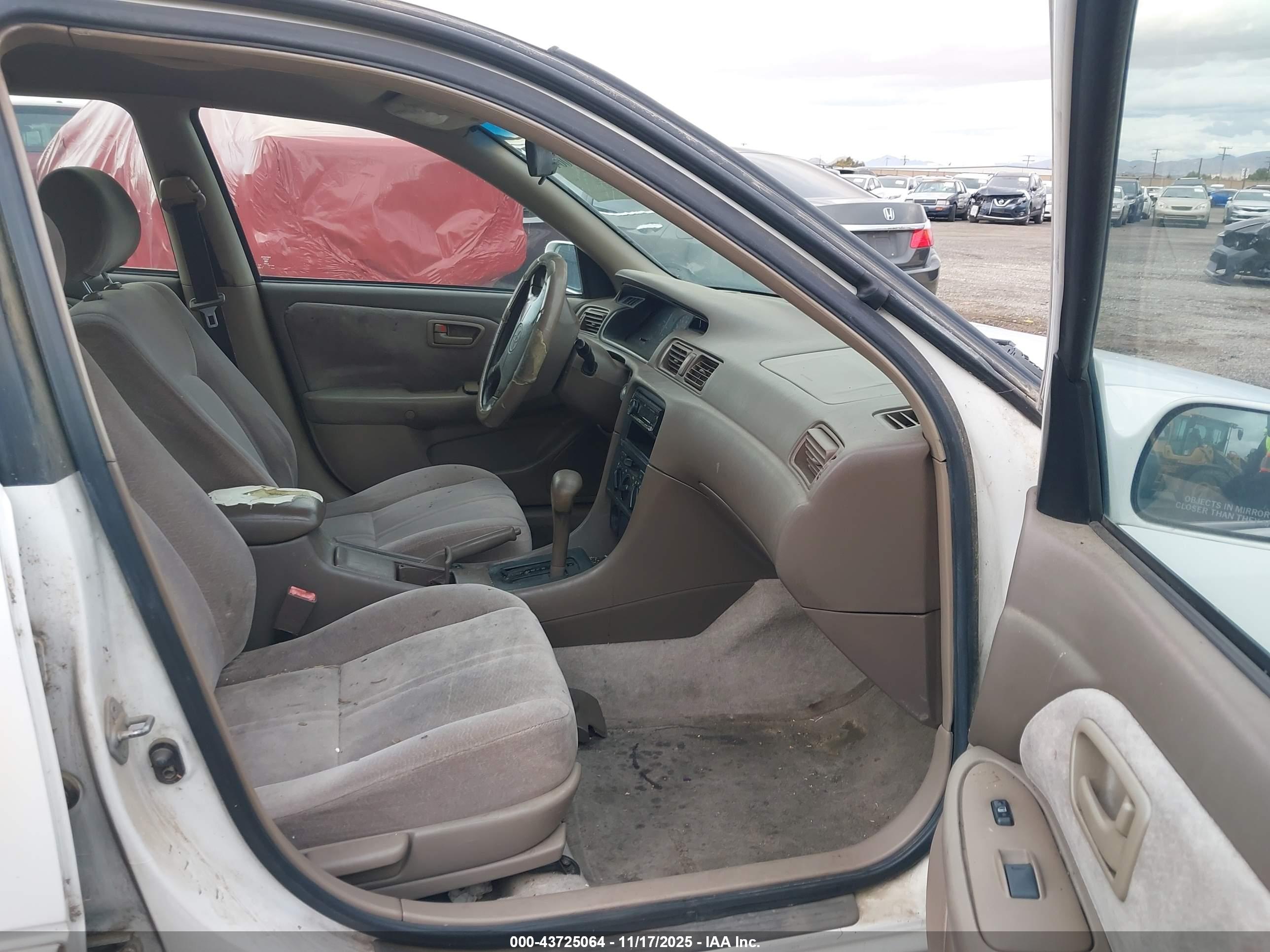 TOYOTA CAMRY image 5