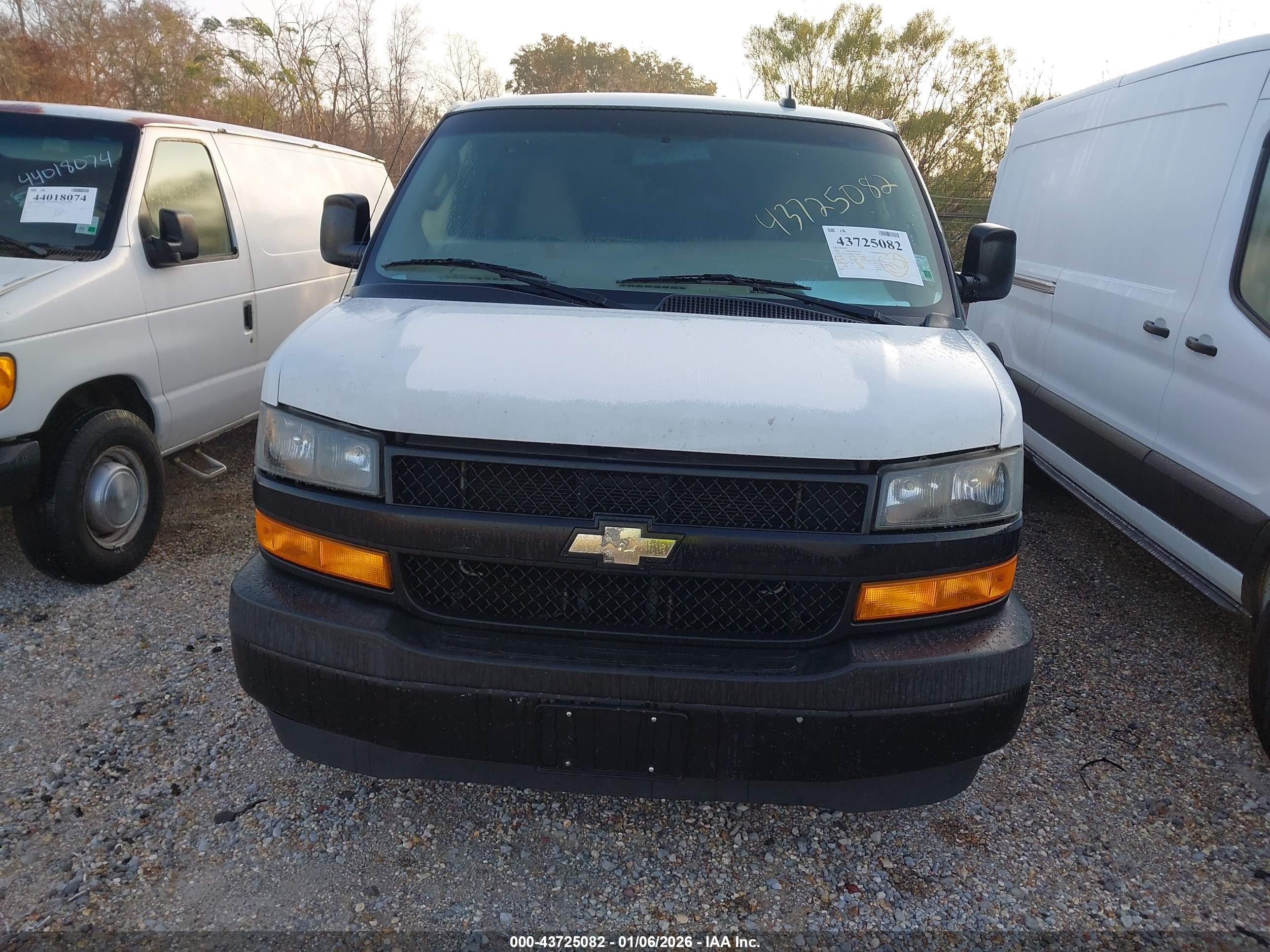 CHEVROLET EXPRESS image 6