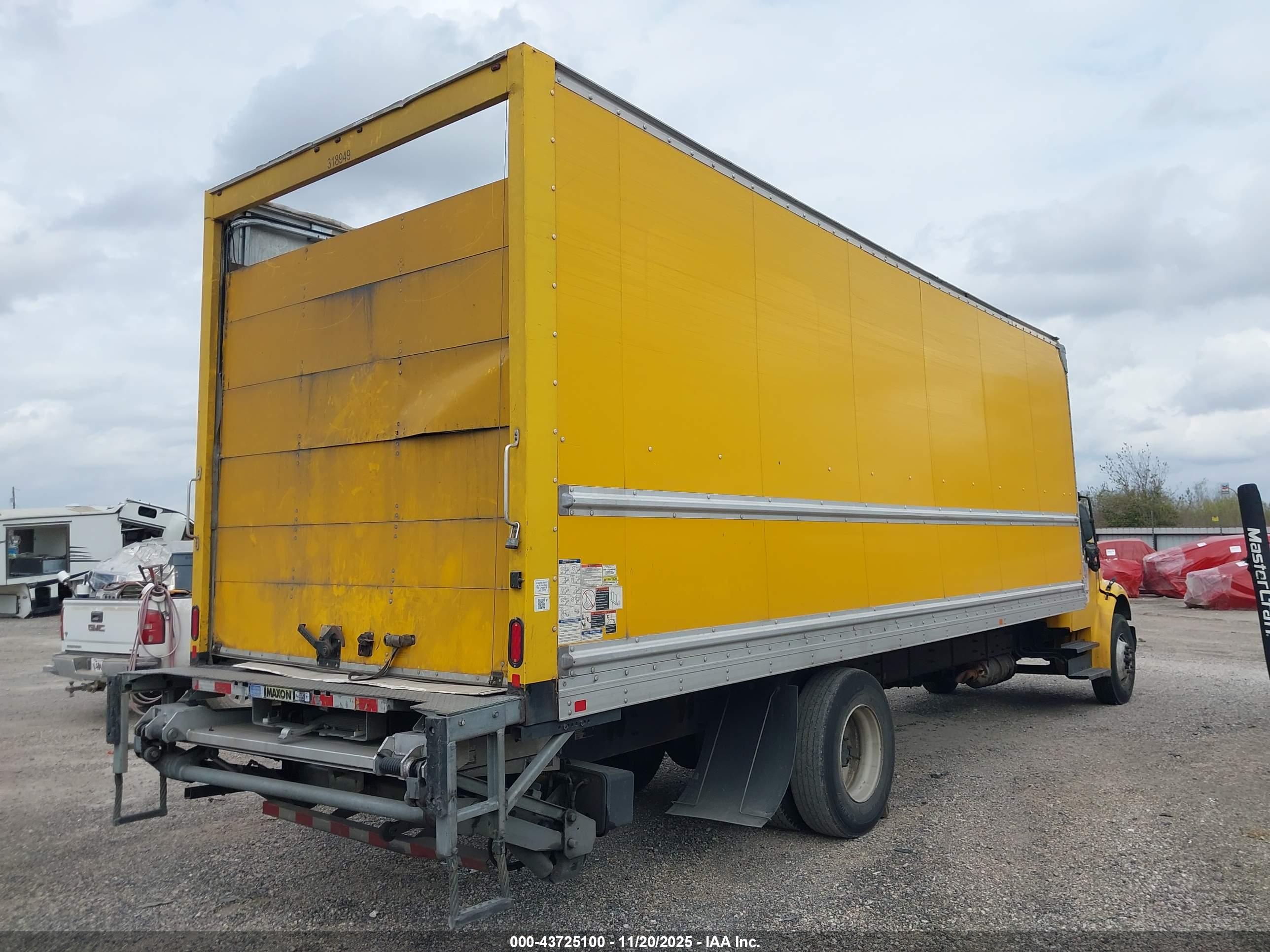 FREIGHTLINER M2 image 4