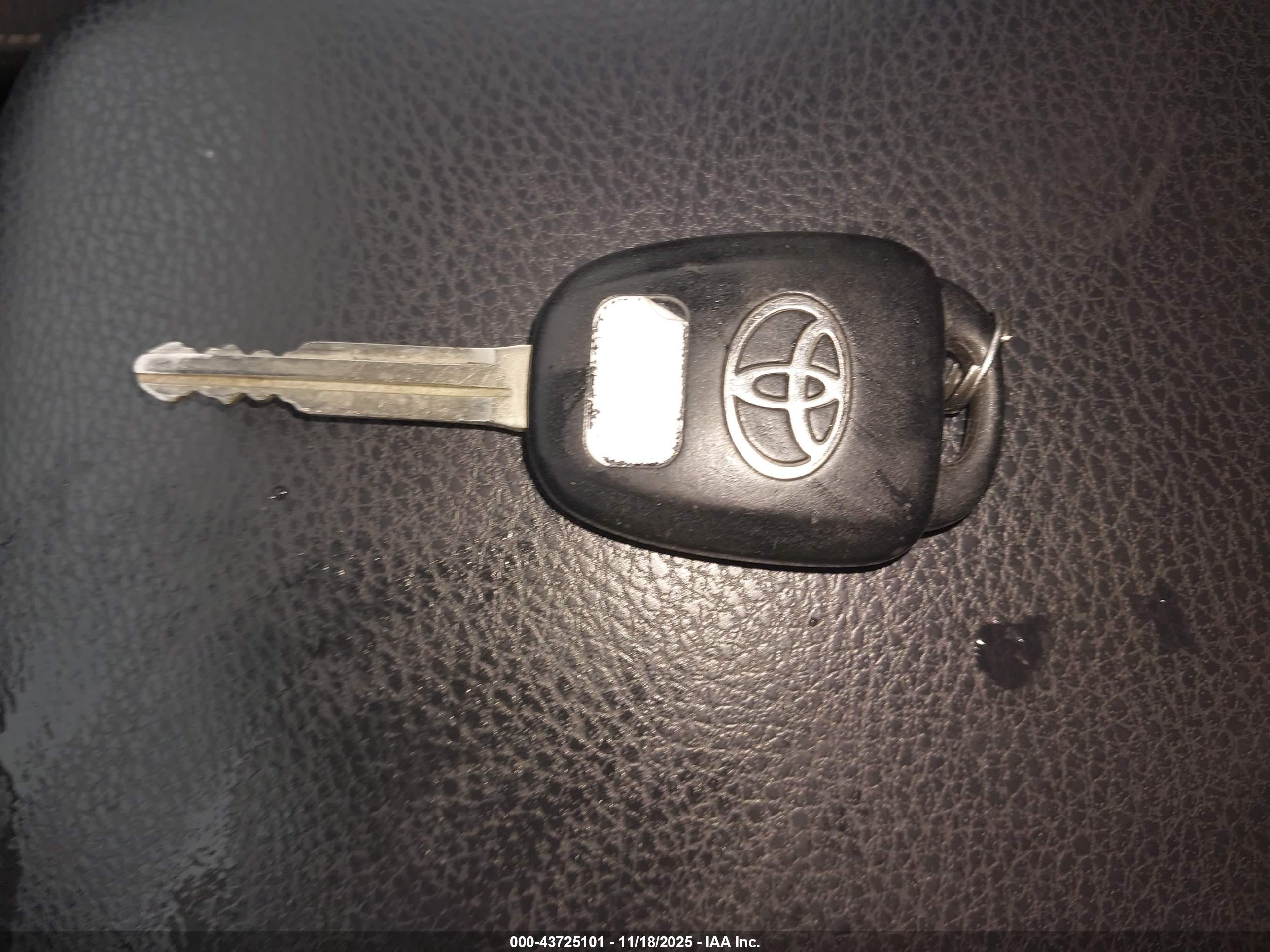 TOYOTA RAV4 image 11
