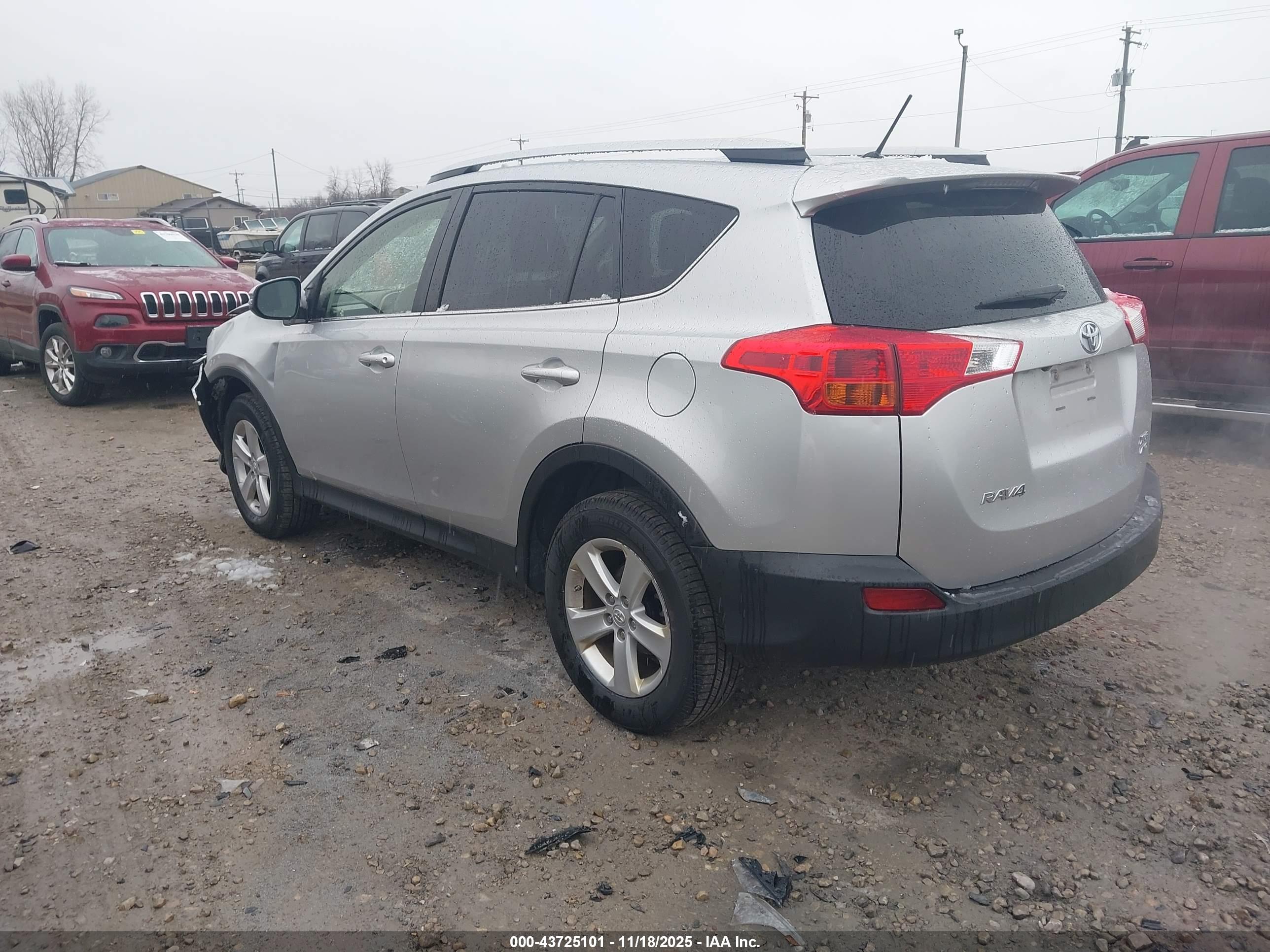 TOYOTA RAV4 image 3