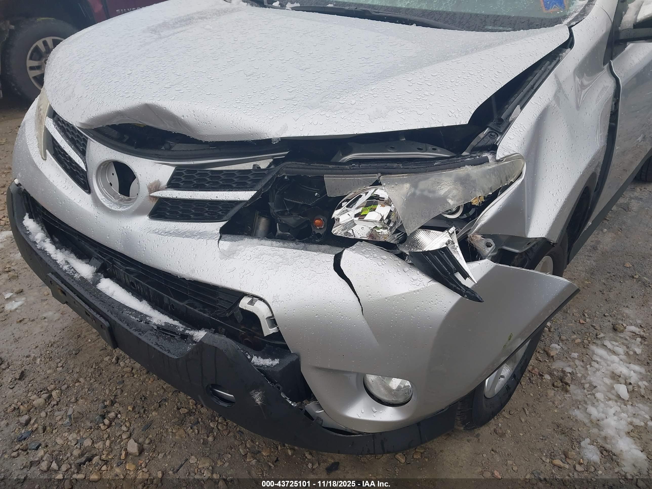 TOYOTA RAV4 image 6