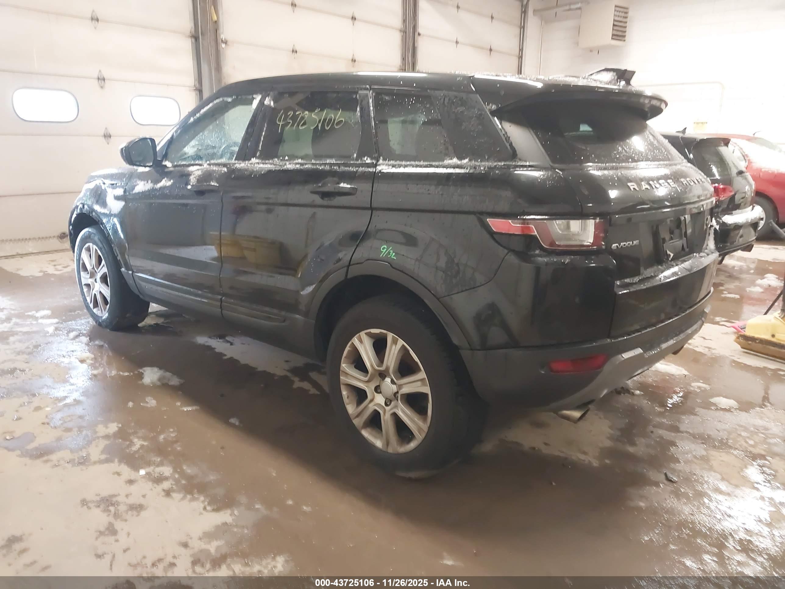 LAND ROVER image 3