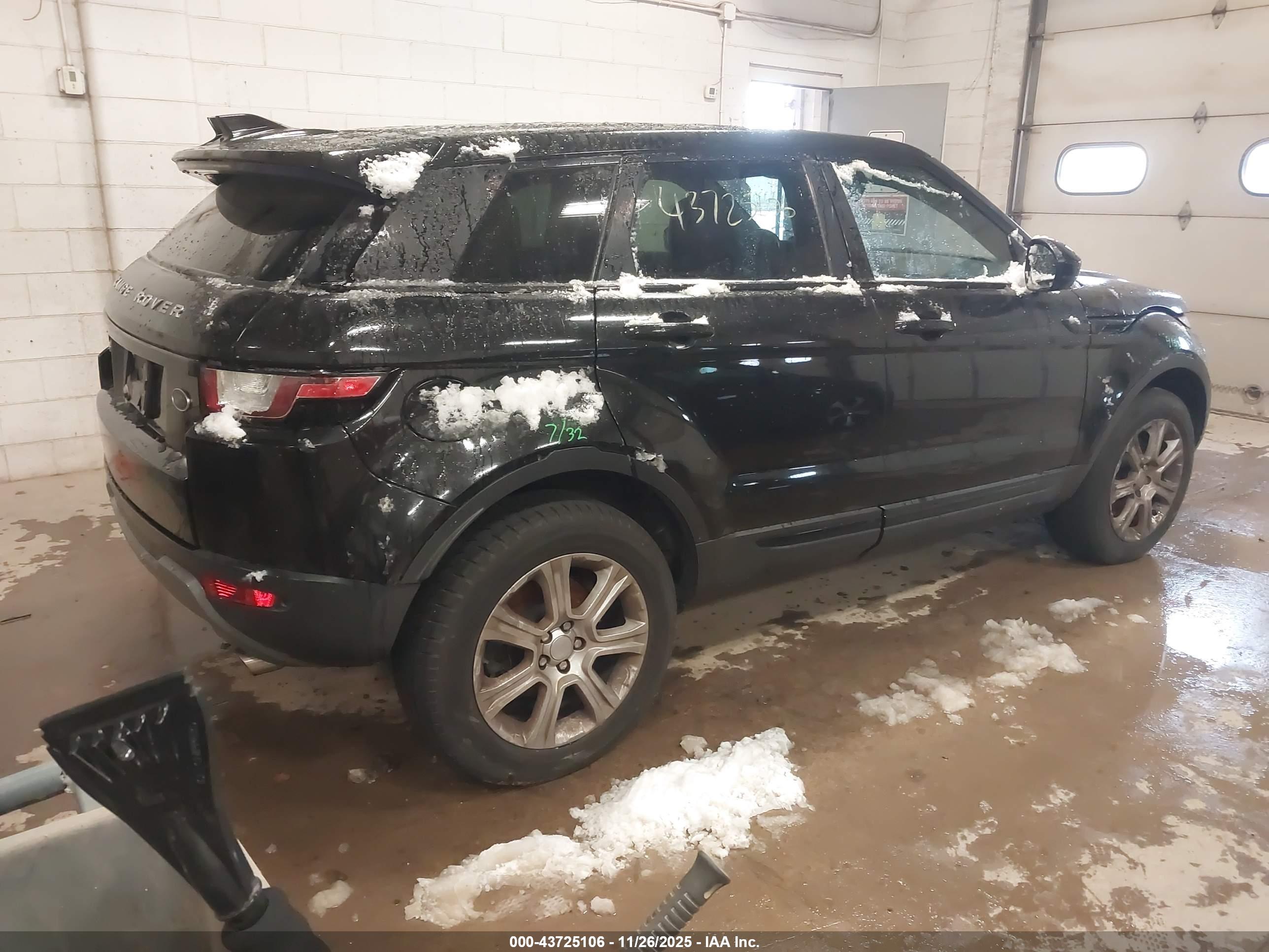 LAND ROVER image 4