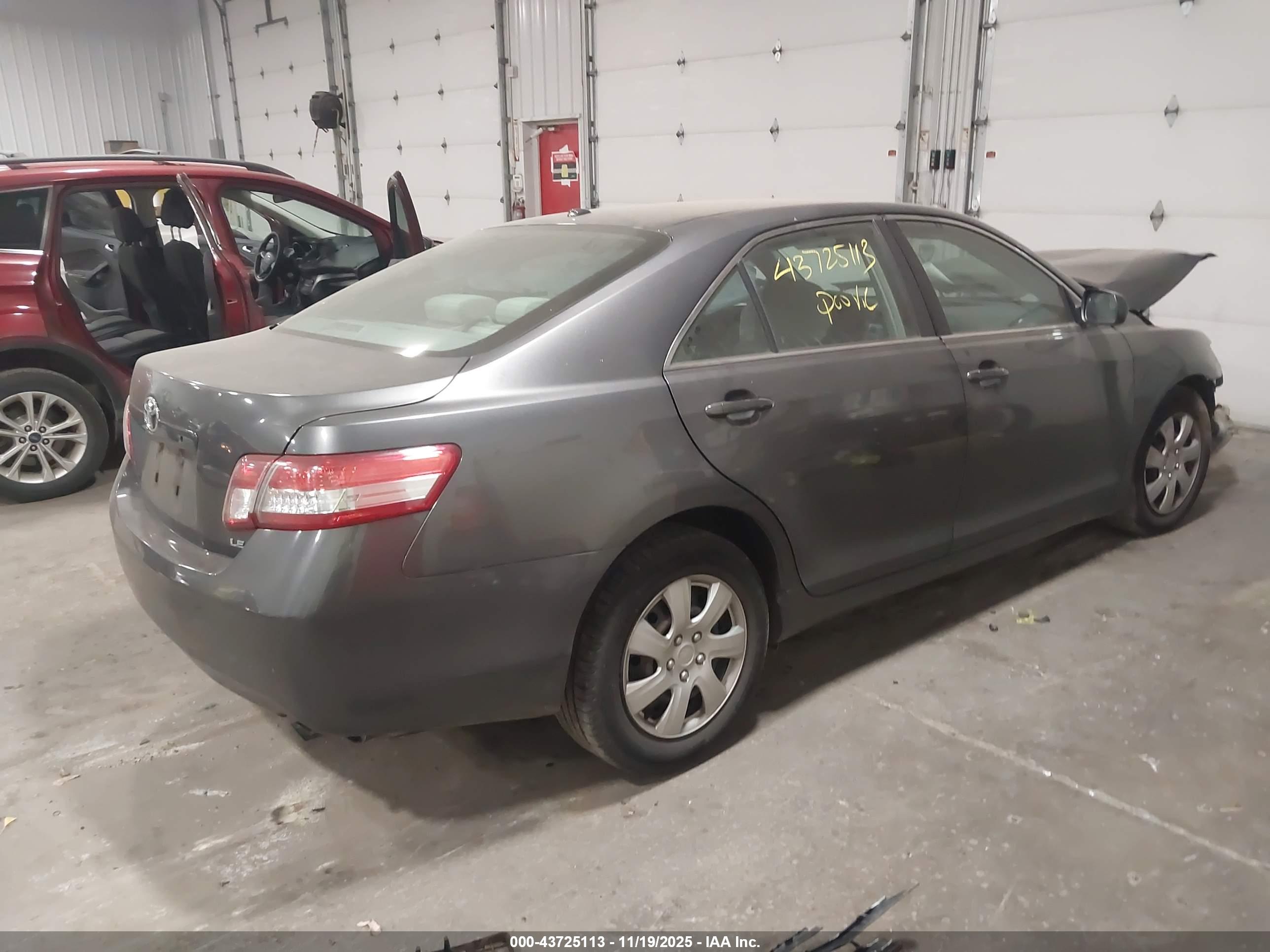 TOYOTA CAMRY image 4