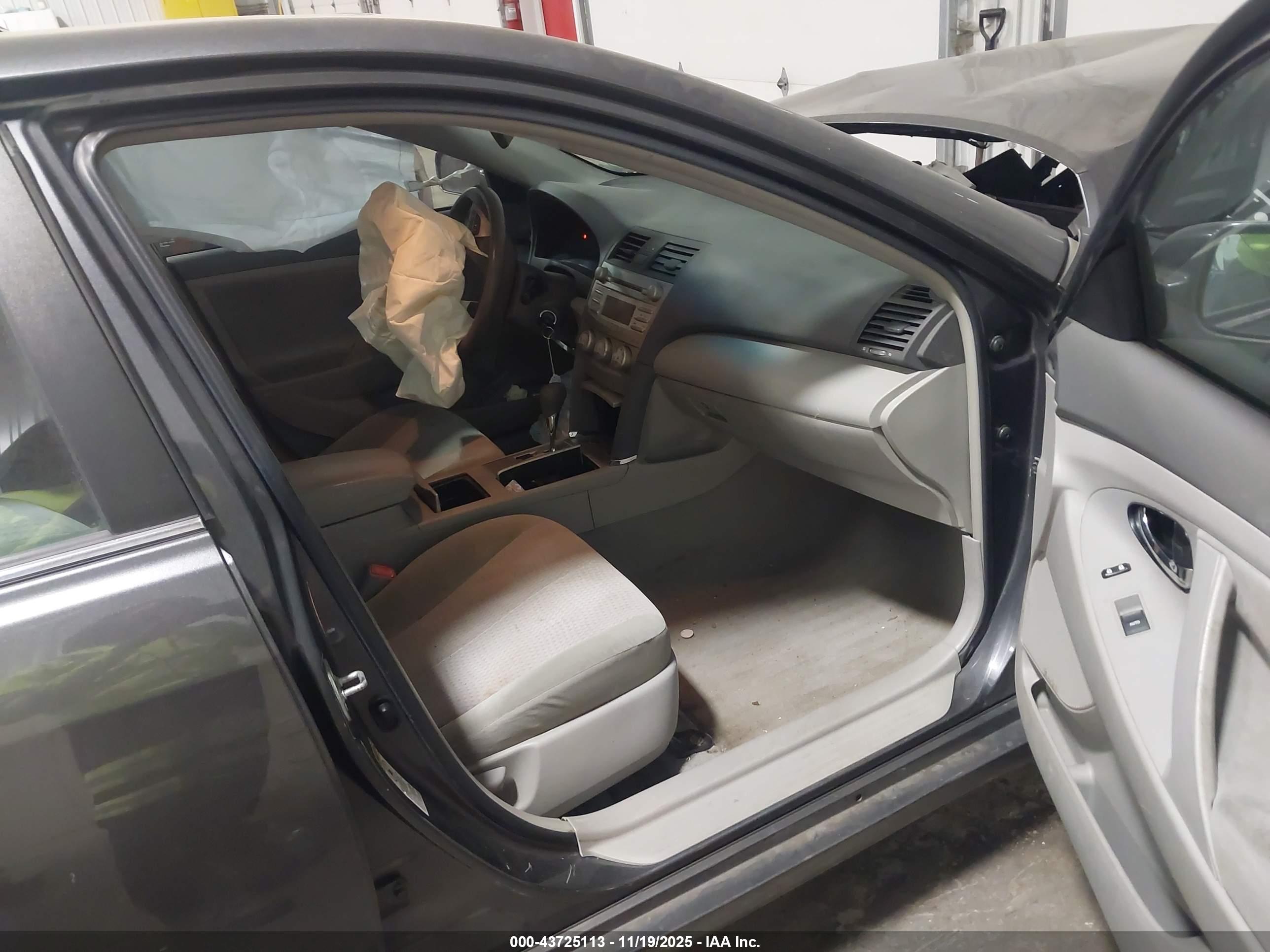 TOYOTA CAMRY image 5