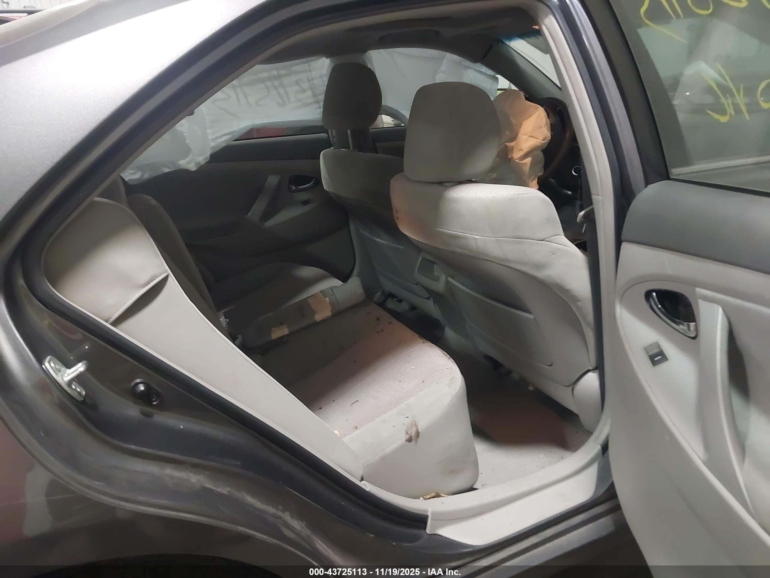 TOYOTA CAMRY image 8
