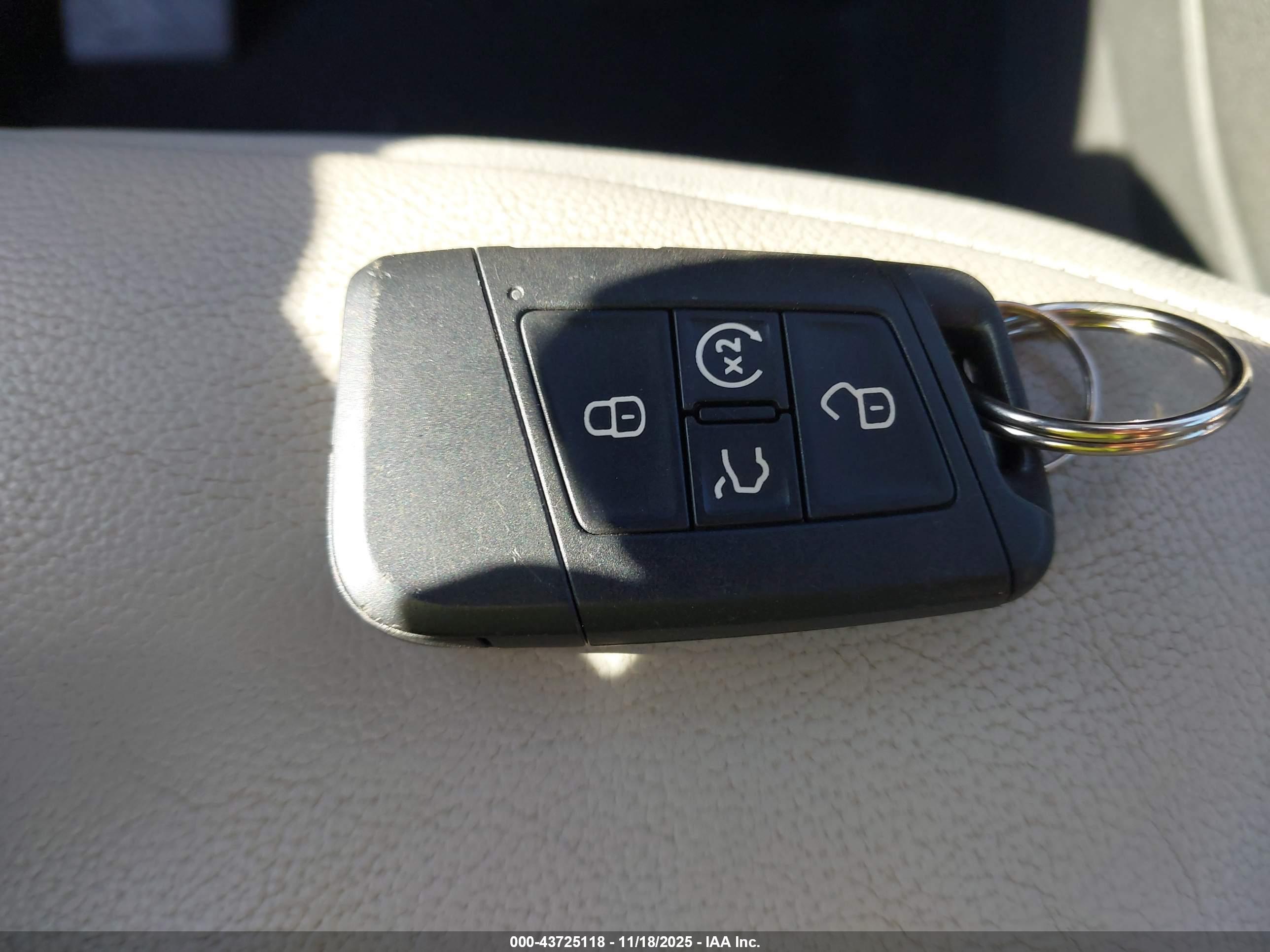 VOLKSWAGEN TIGUAN image 11