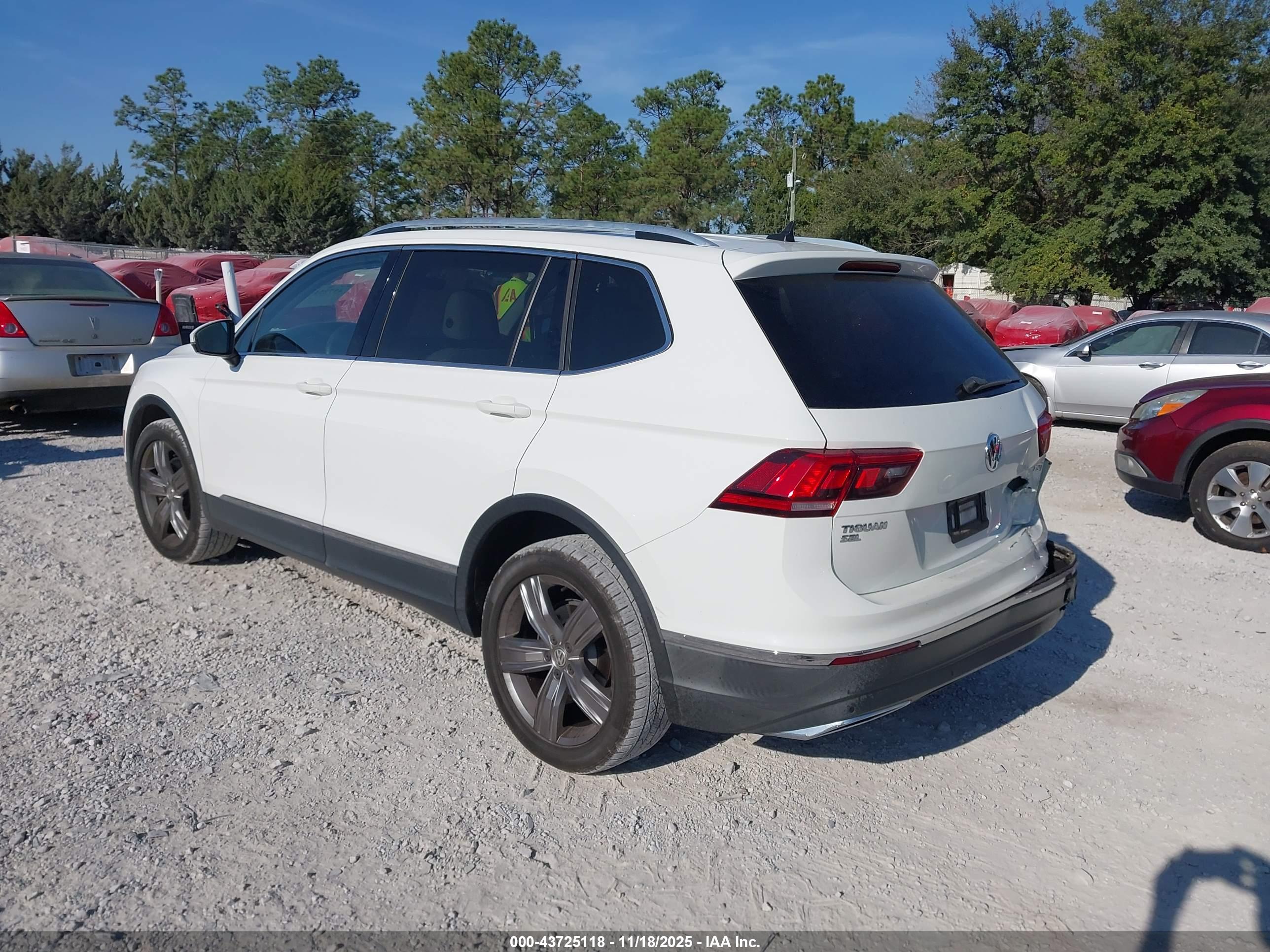 VOLKSWAGEN TIGUAN image 3