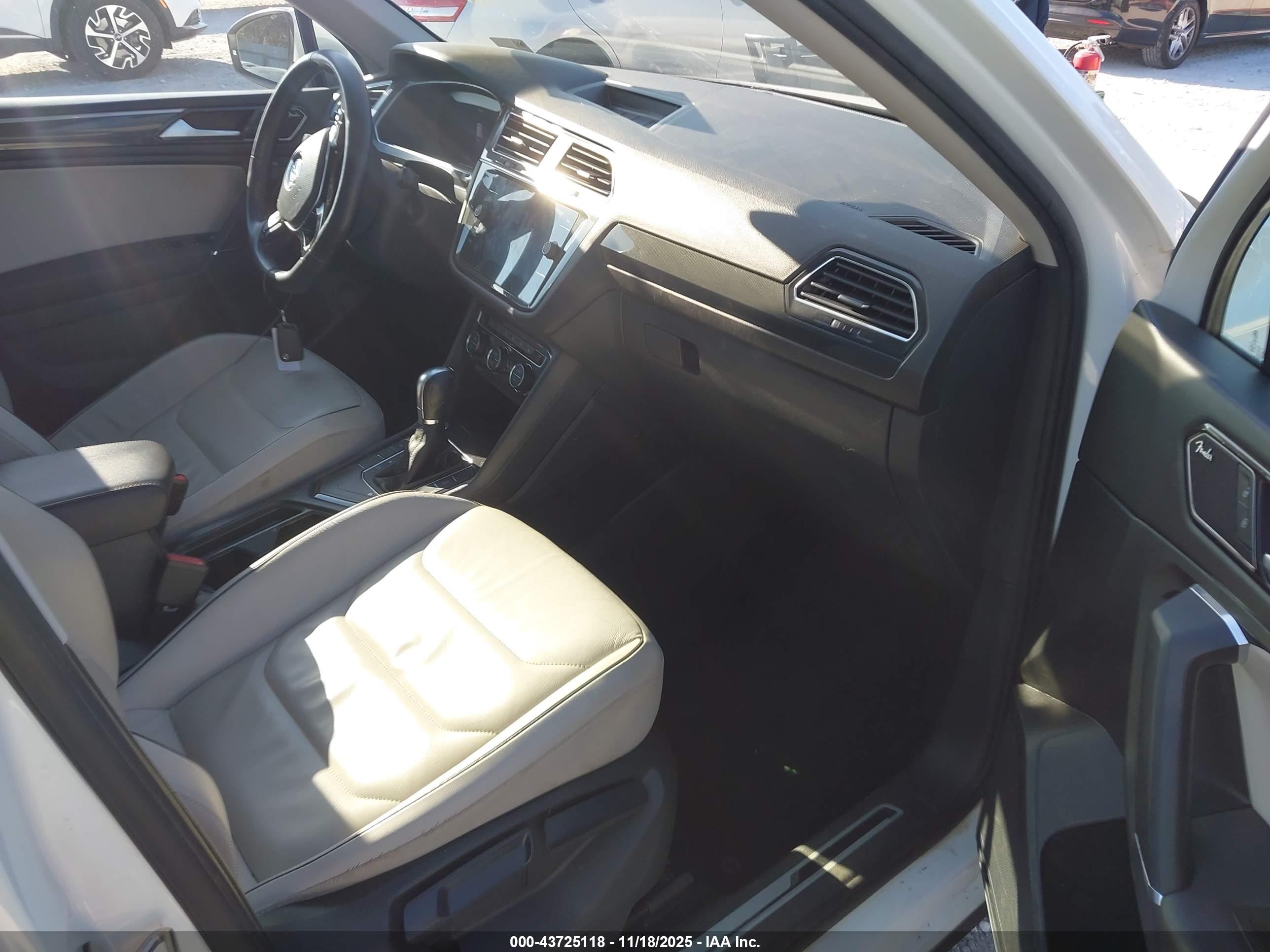 VOLKSWAGEN TIGUAN image 5