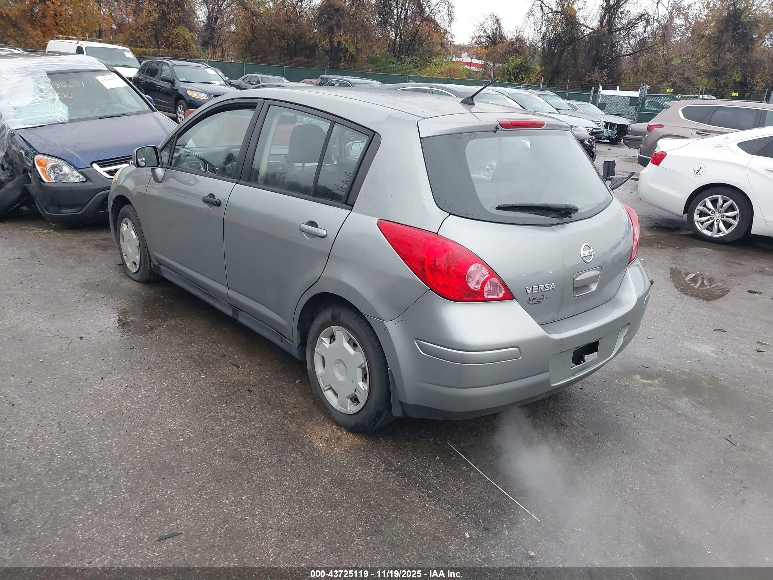 NISSAN VERSA image 3