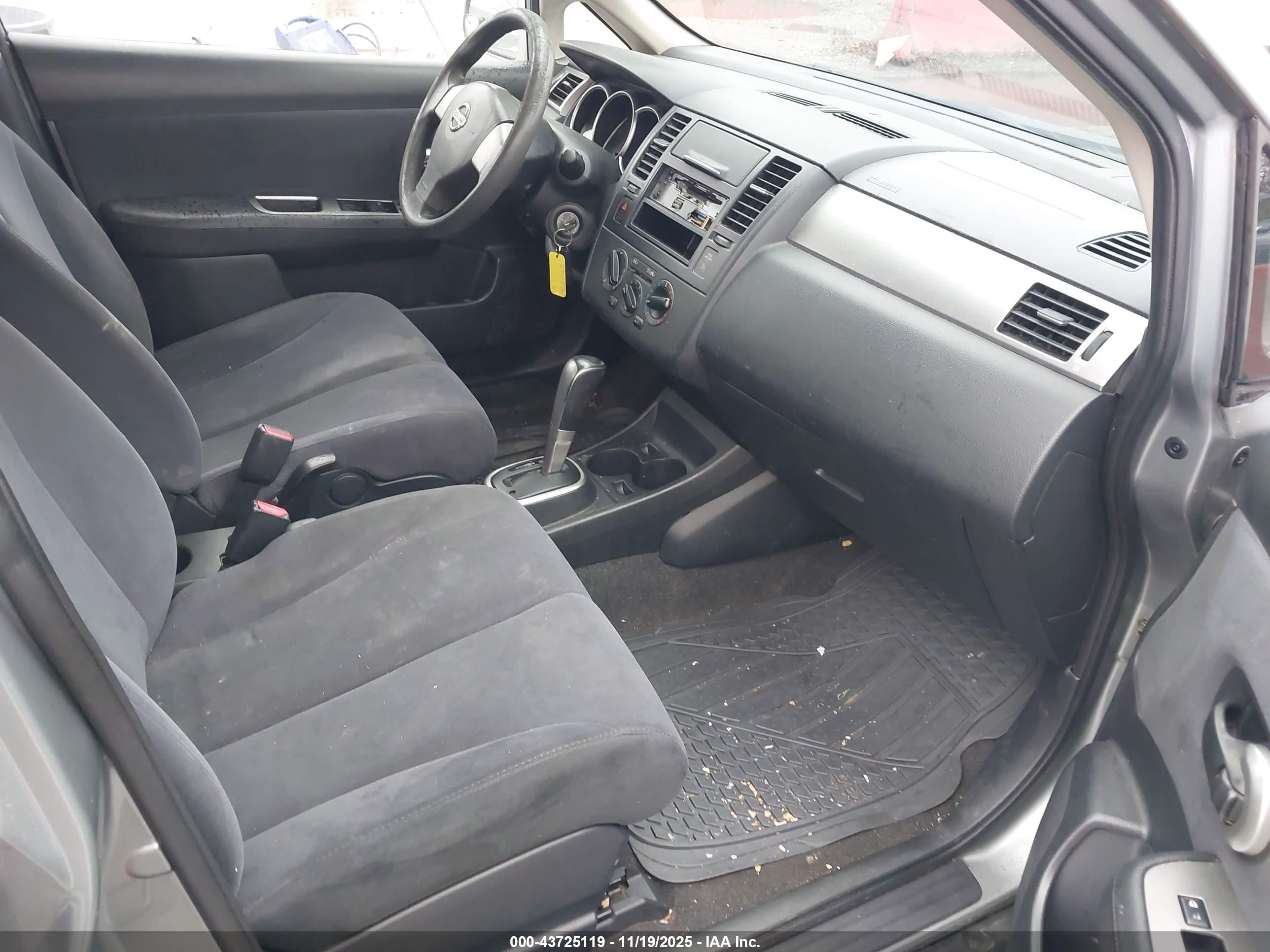 NISSAN VERSA image 5