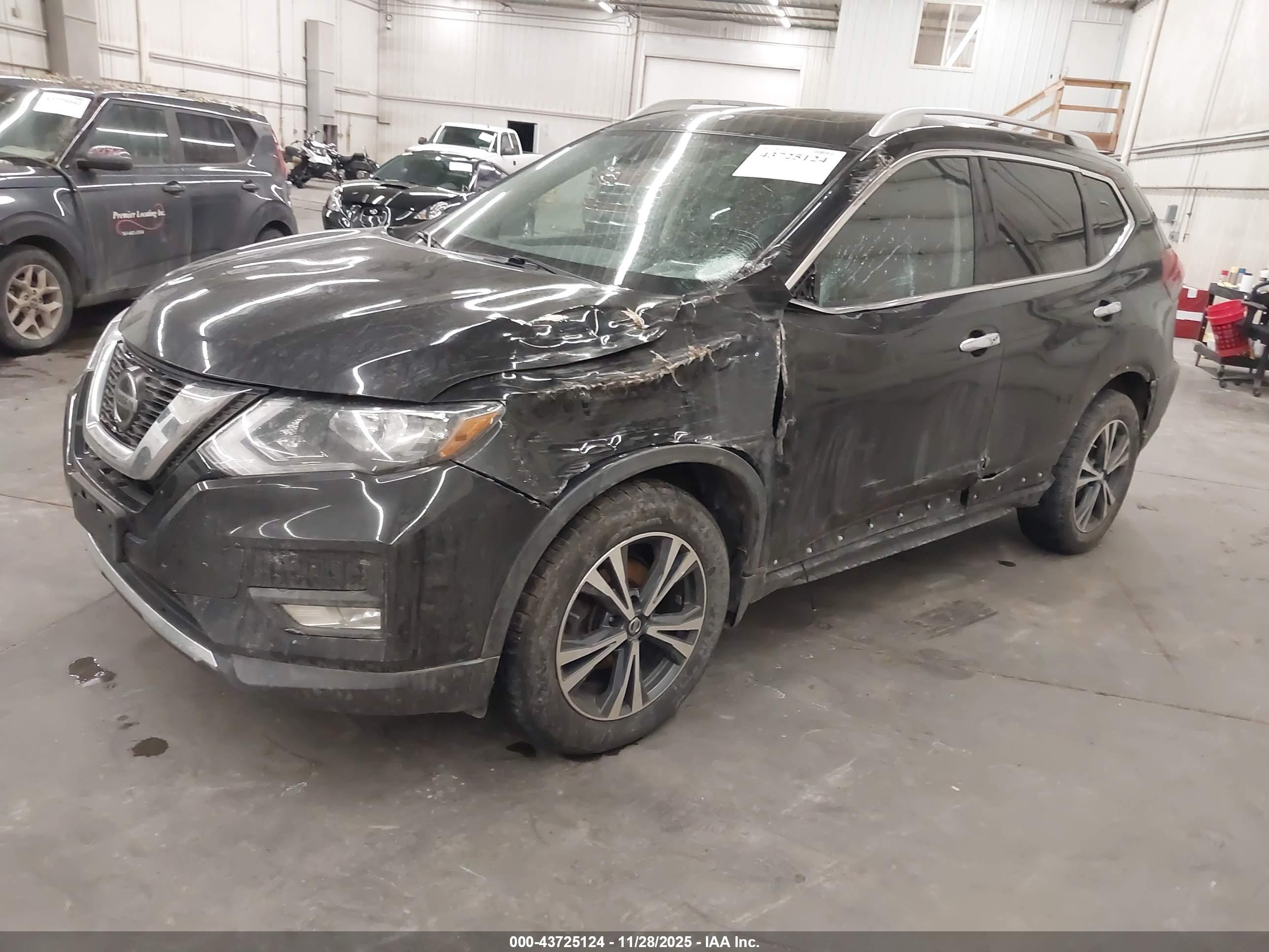 NISSAN ROGUE image 2