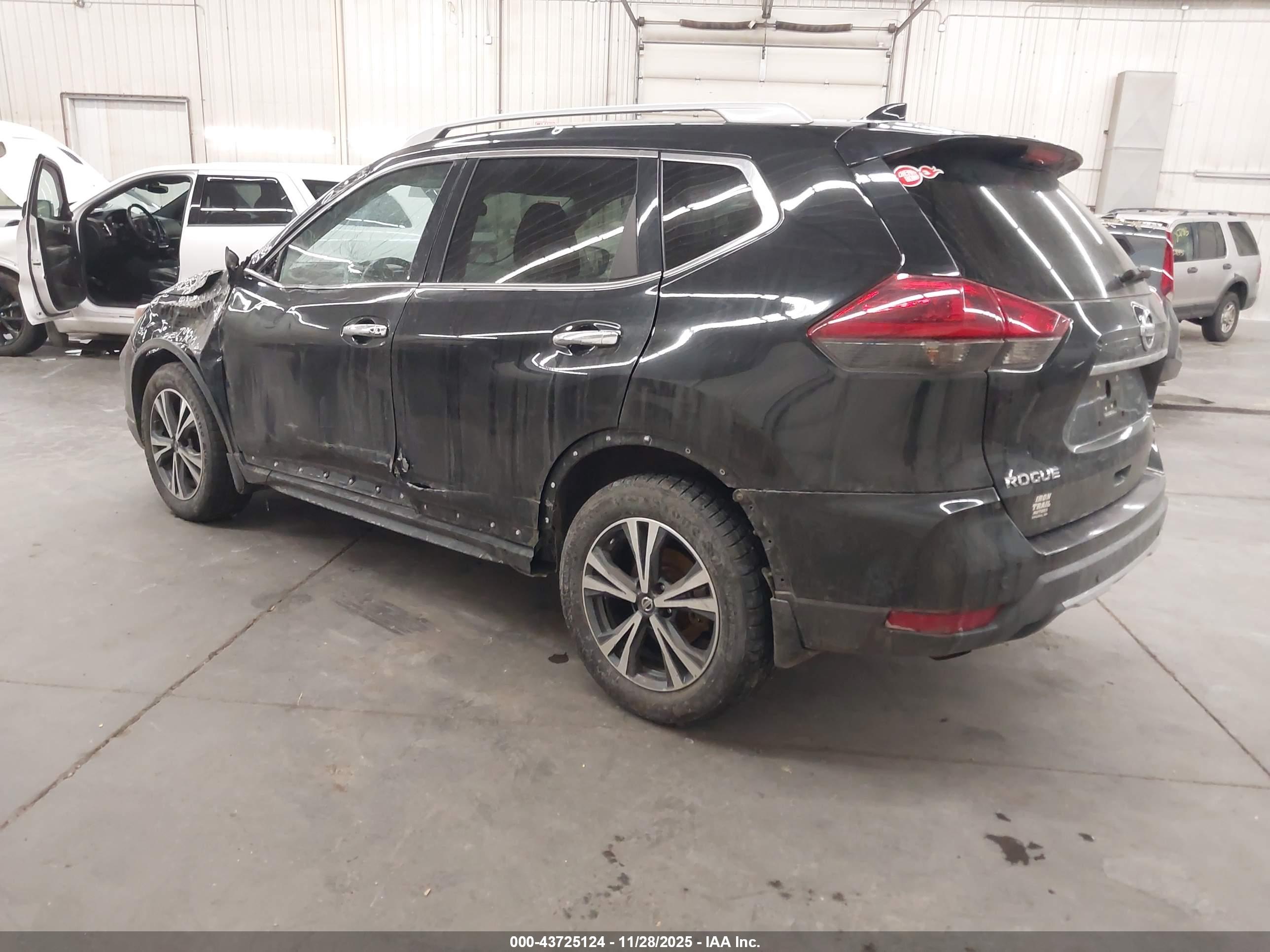 NISSAN ROGUE image 3