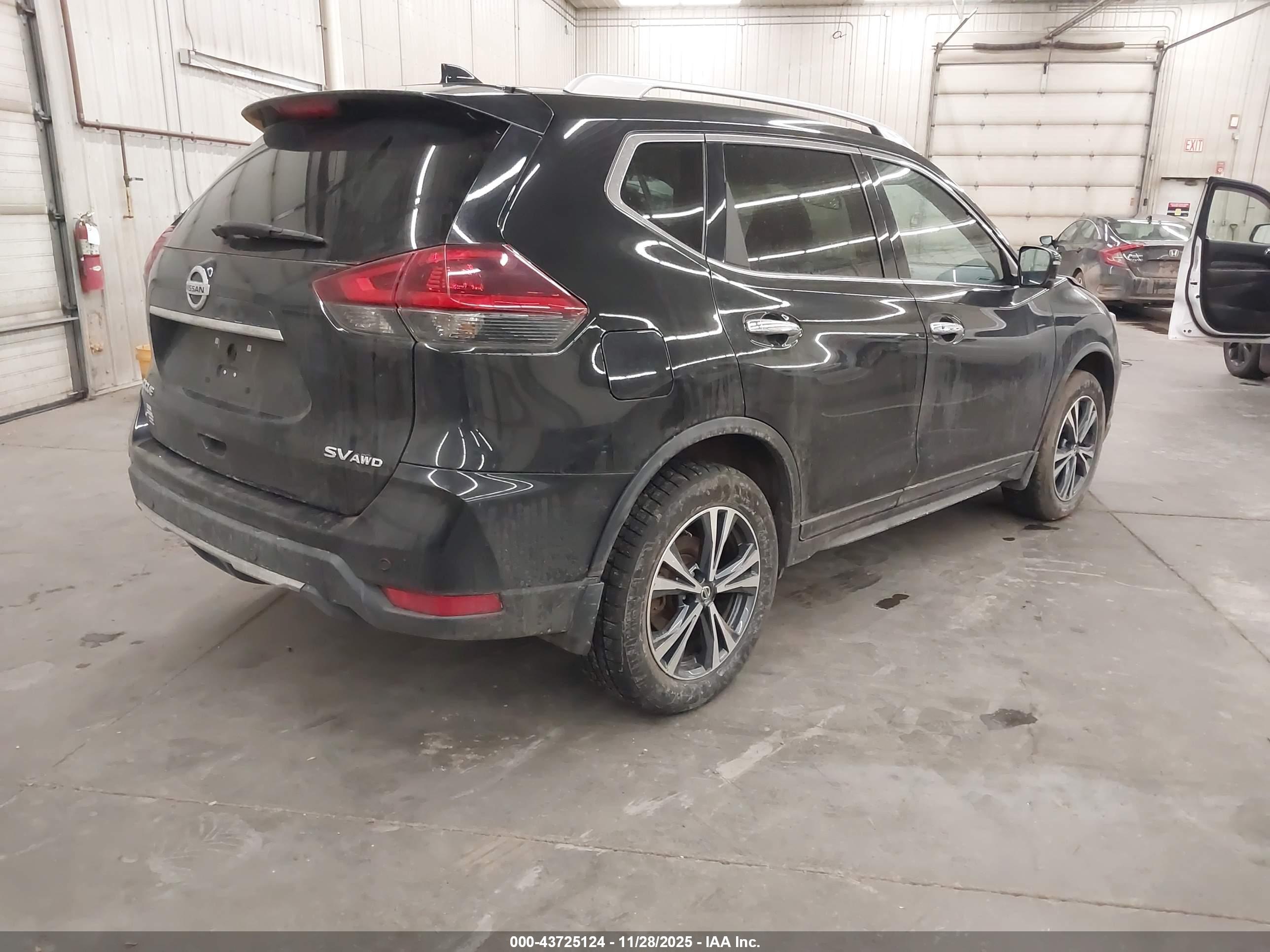 NISSAN ROGUE image 4