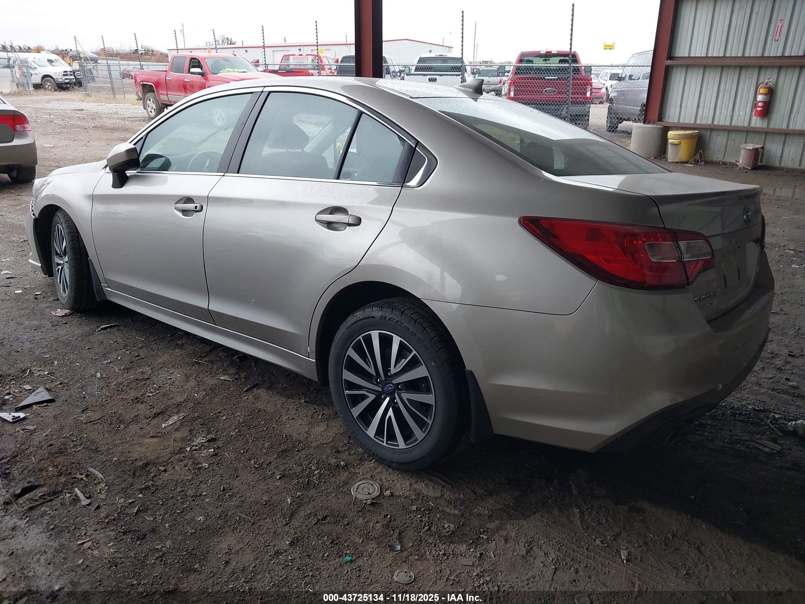 SUBARU LEGACY image 3