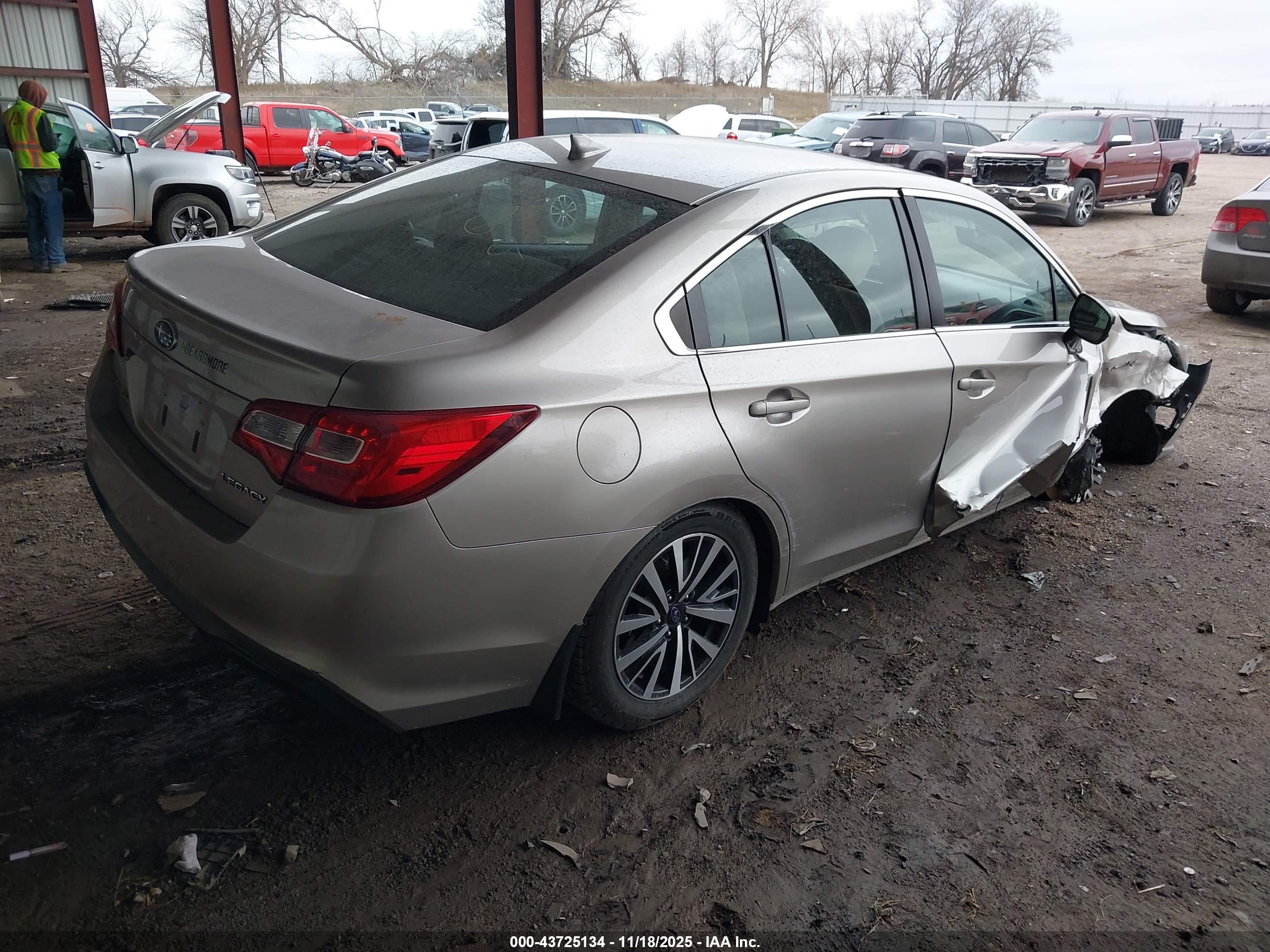 SUBARU LEGACY image 4