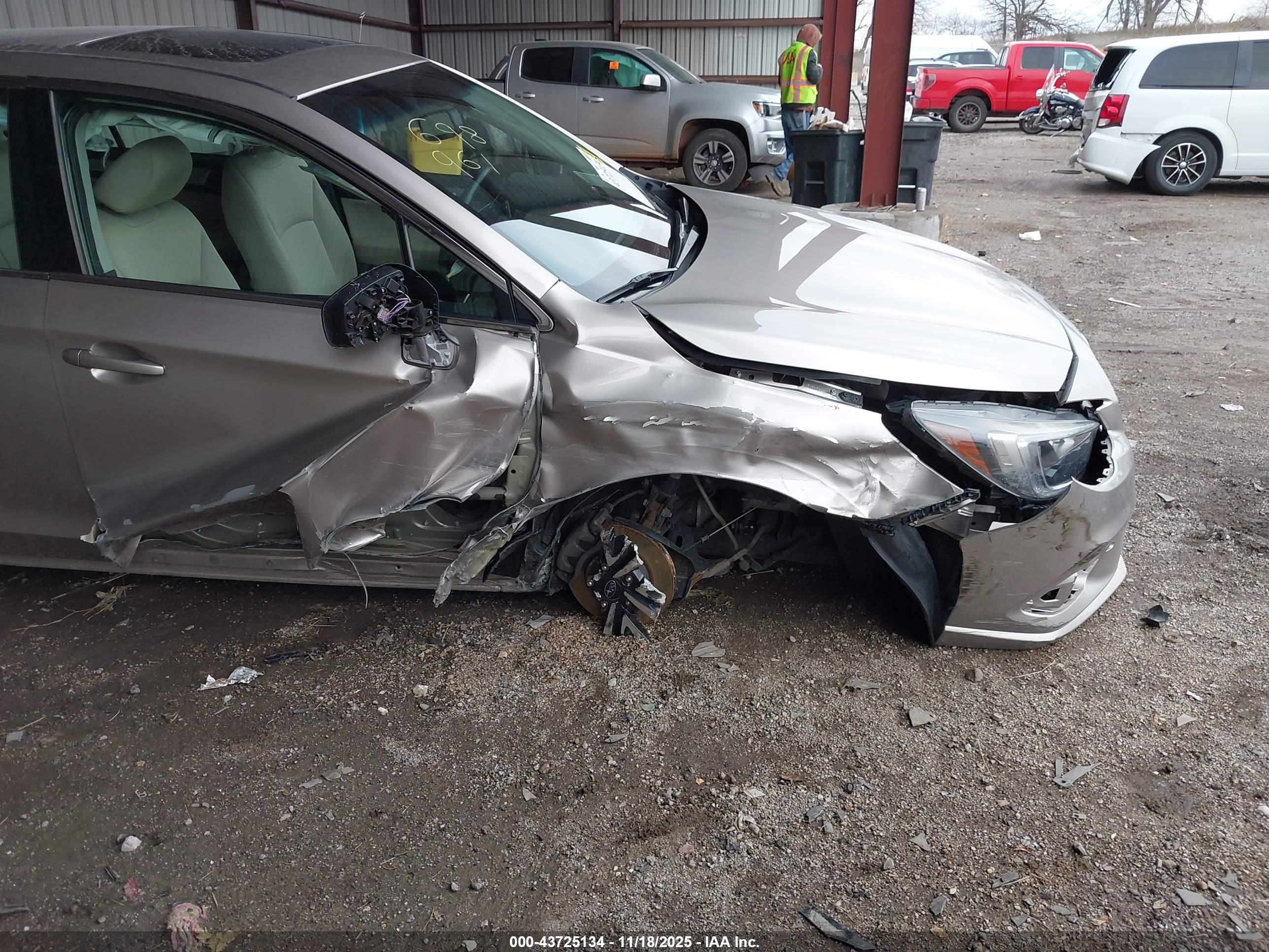 SUBARU LEGACY image 6