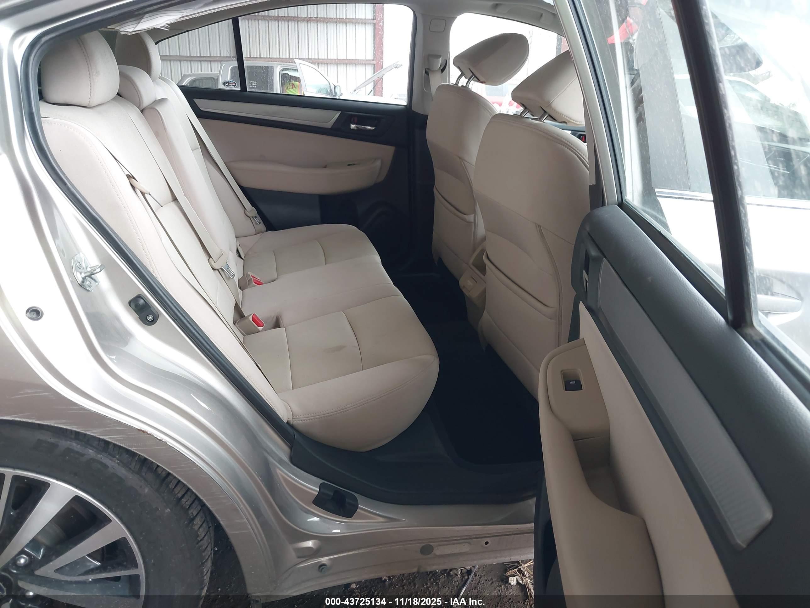 SUBARU LEGACY image 8