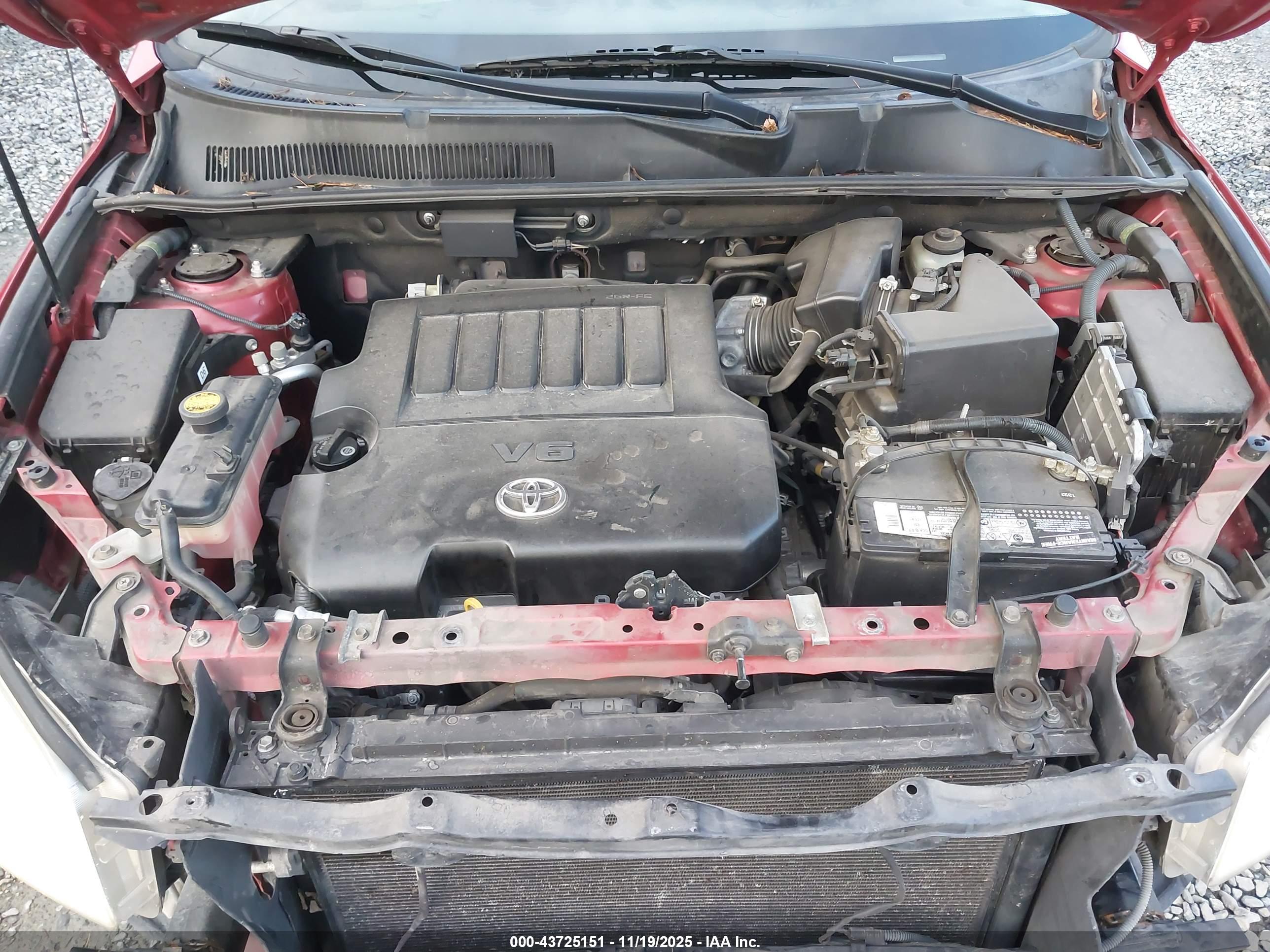 TOYOTA RAV4 image 10