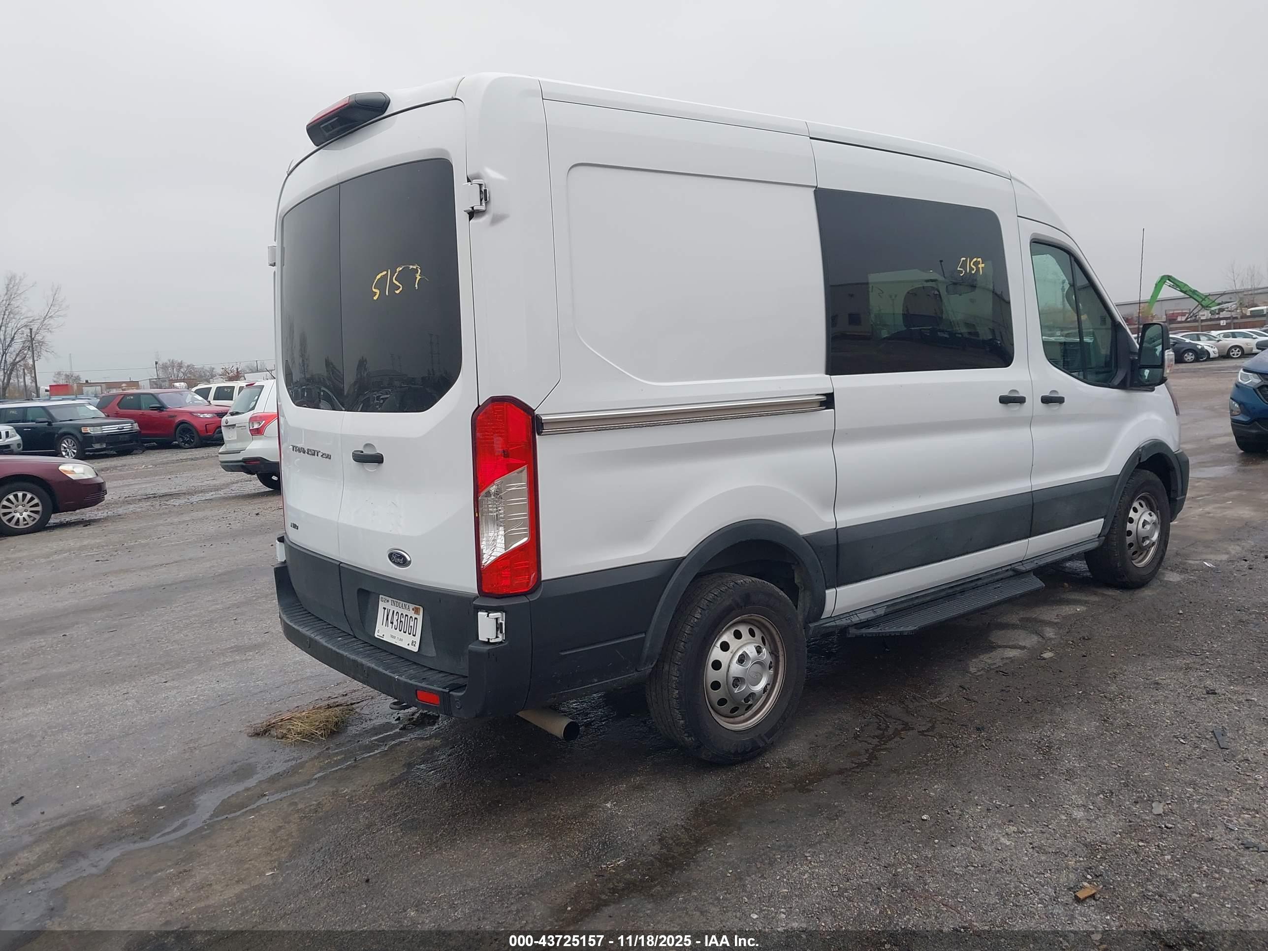 FORD TRANSIT-250 image 4