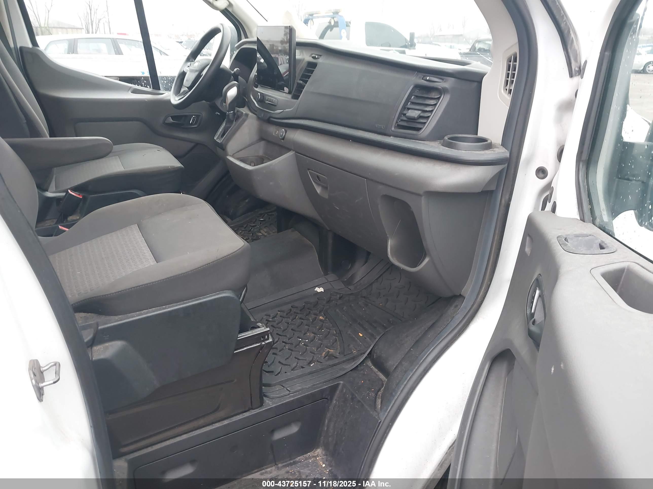 FORD TRANSIT-250 image 5