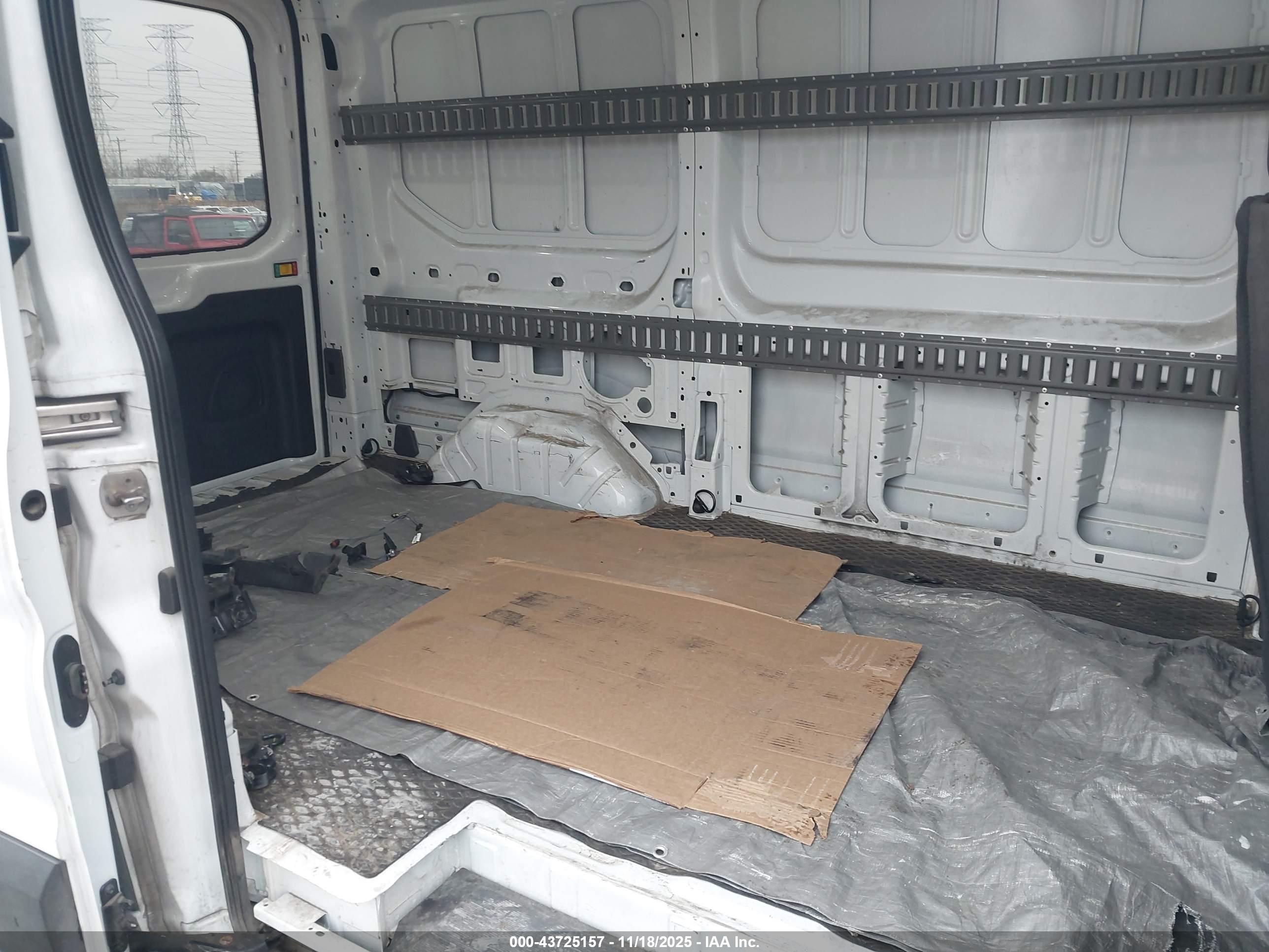 FORD TRANSIT-250 image 8