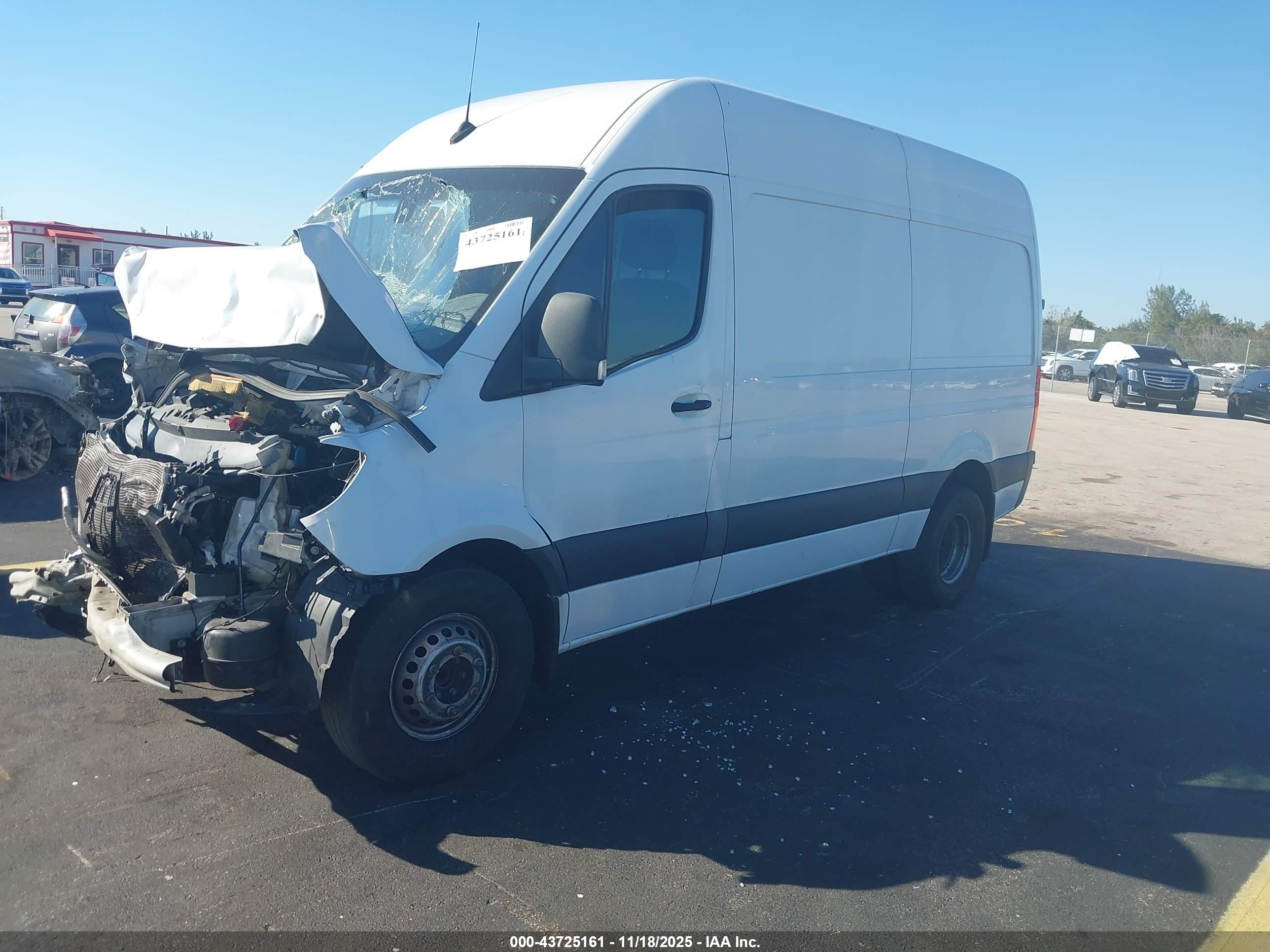 MERCEDES-BENZ SPRINTER image 2