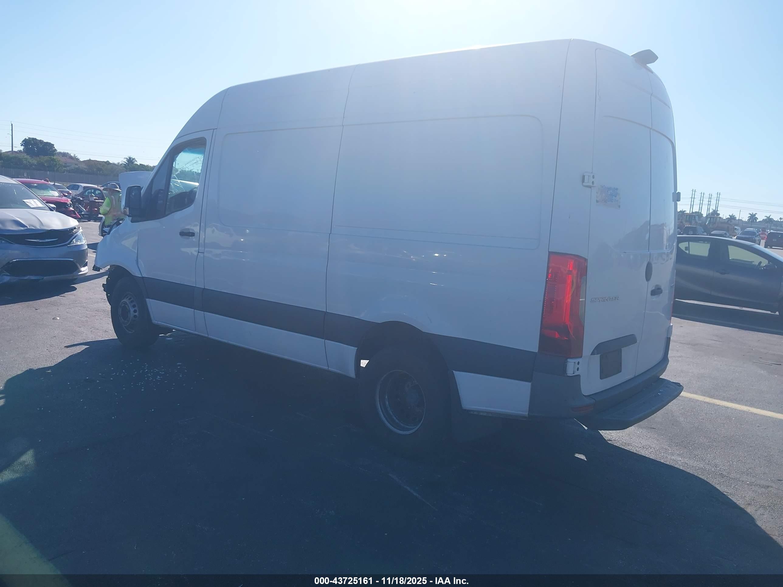 MERCEDES-BENZ SPRINTER image 3
