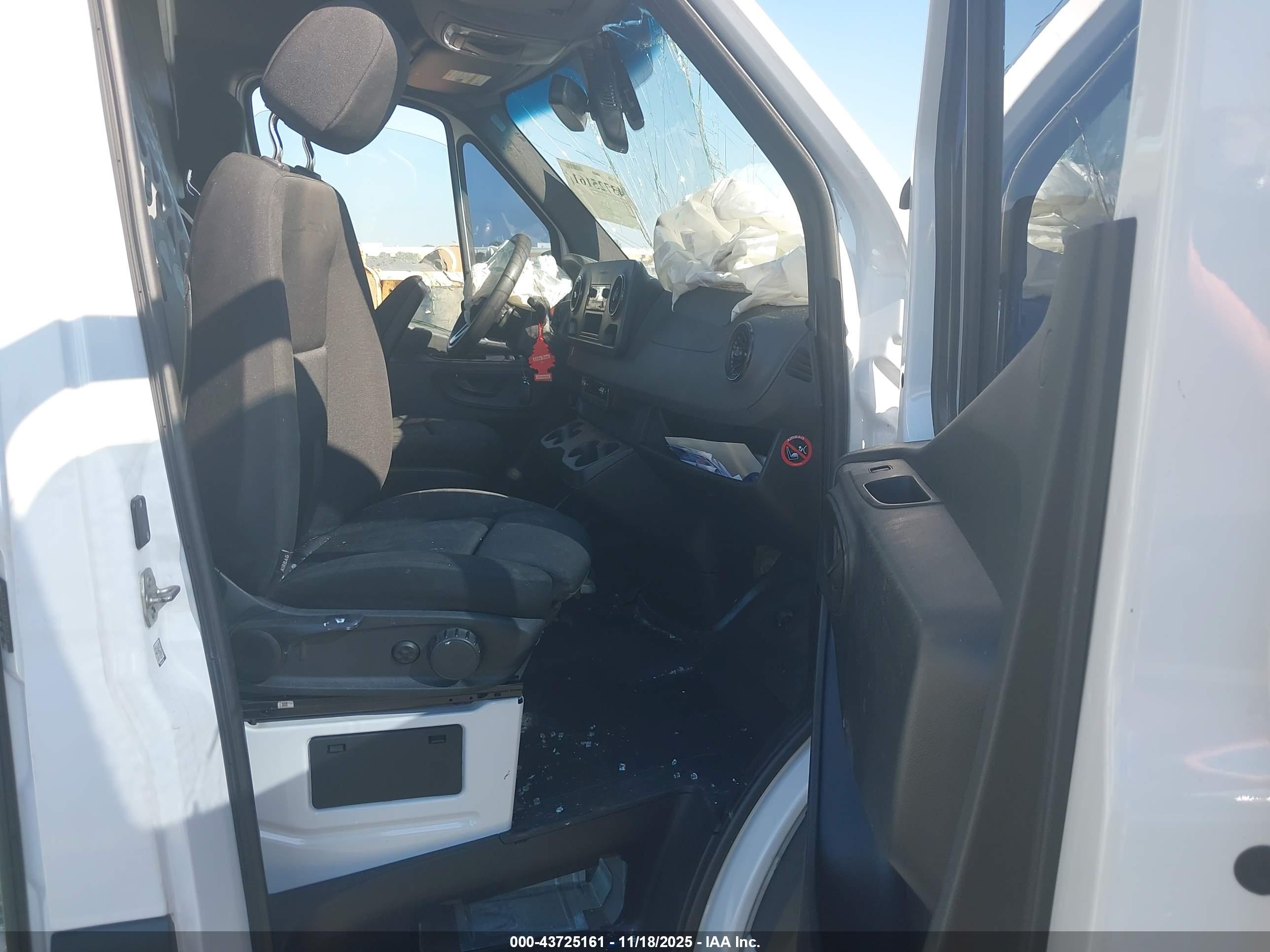 MERCEDES-BENZ SPRINTER image 5