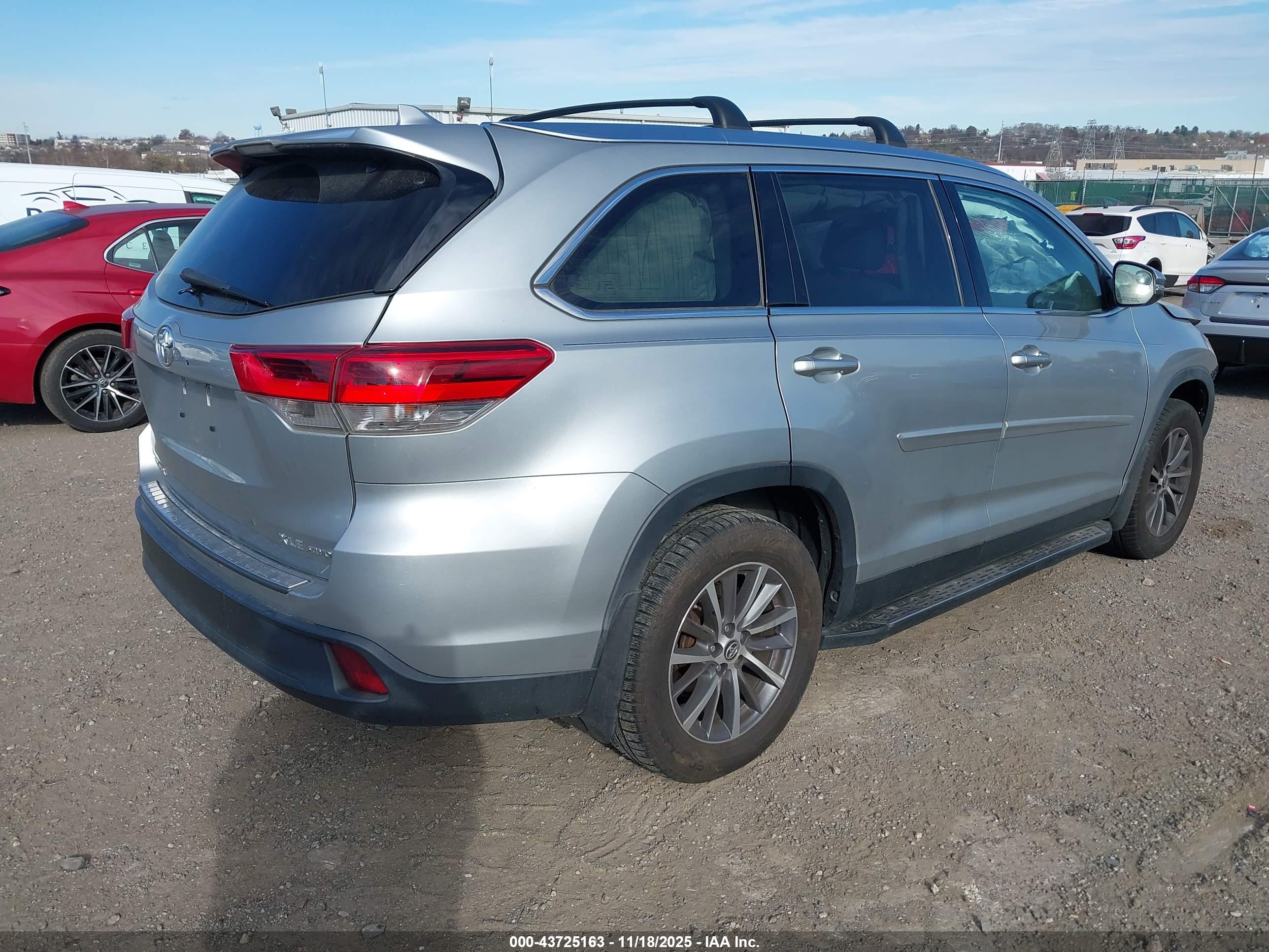 TOYOTA HIGHLANDER image 4