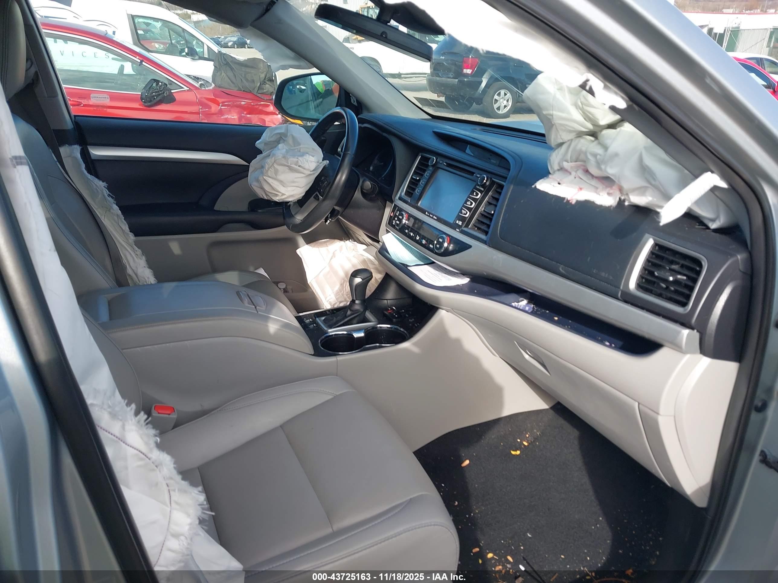 TOYOTA HIGHLANDER image 5