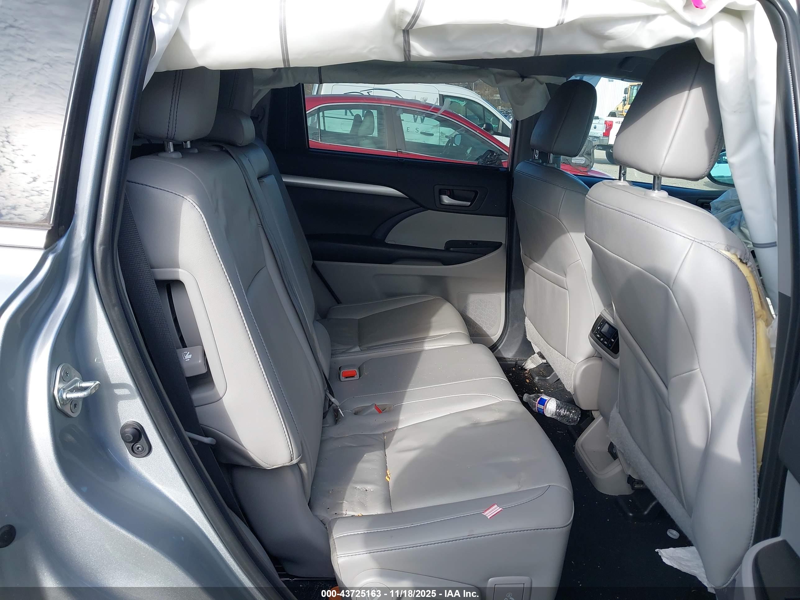 TOYOTA HIGHLANDER image 8