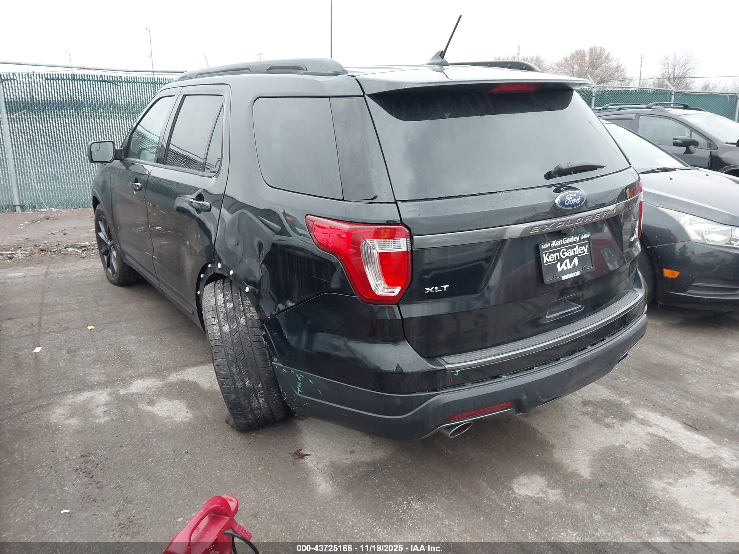 FORD EXPLORER image 3