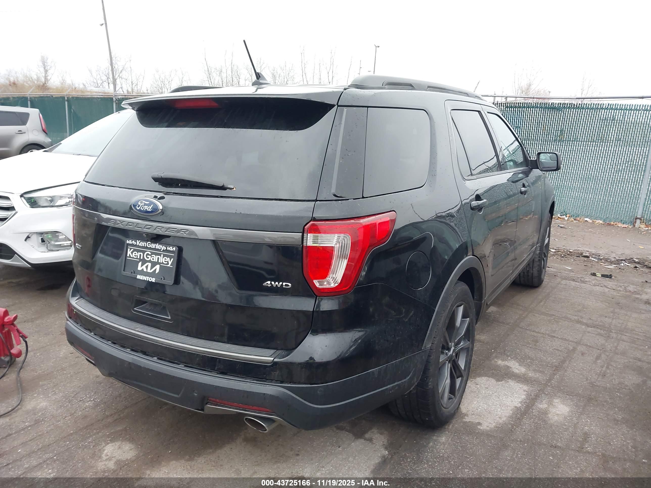 FORD EXPLORER image 4