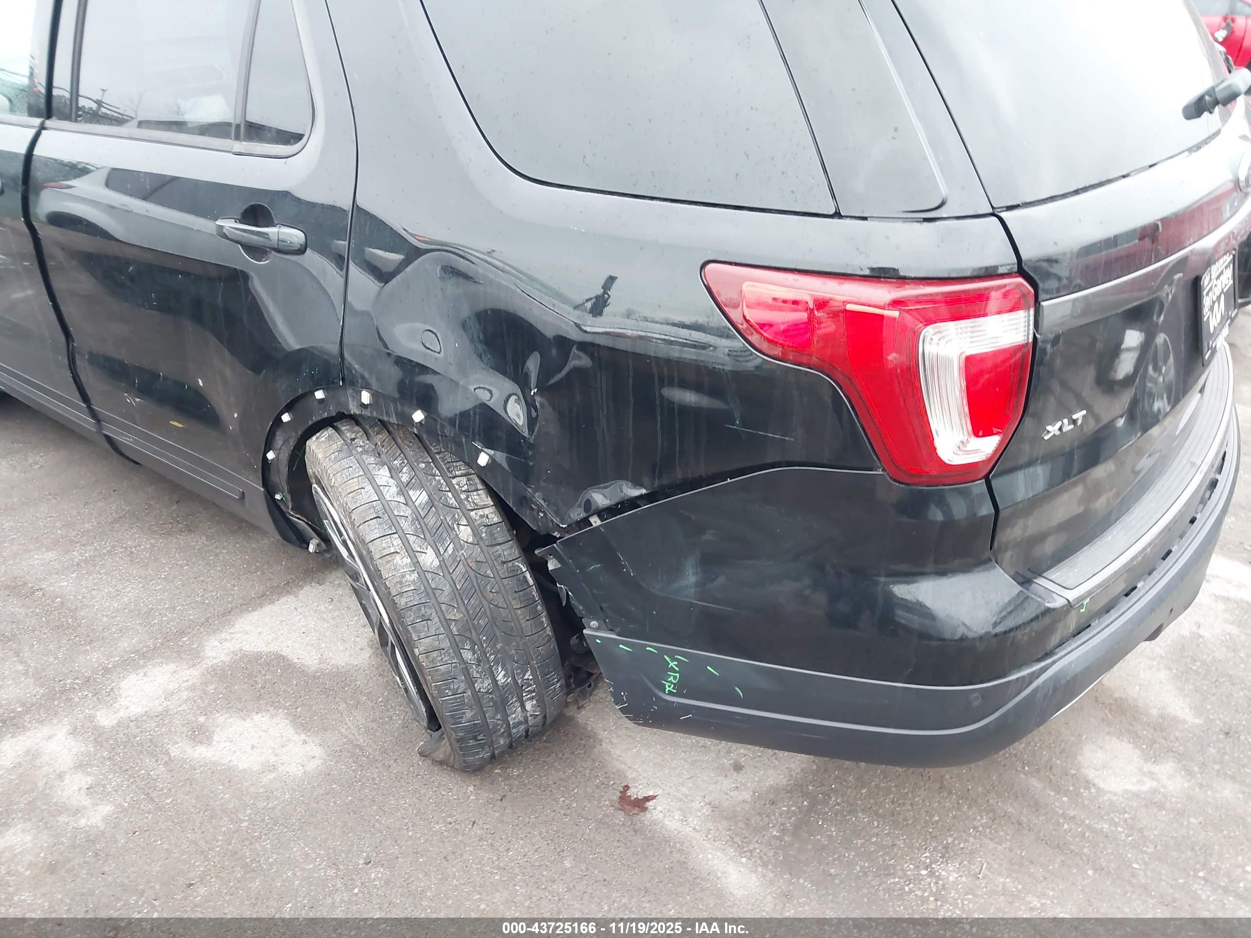 FORD EXPLORER image 6