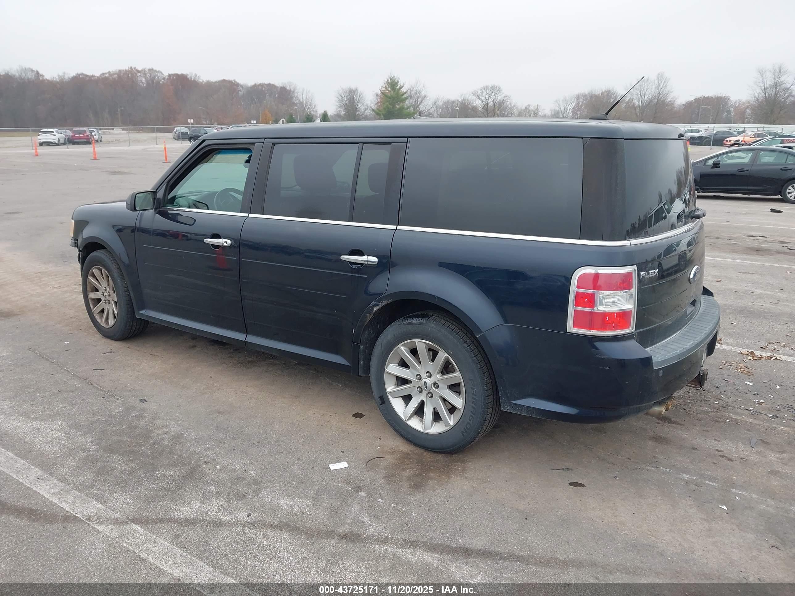 FORD FLEX image 3