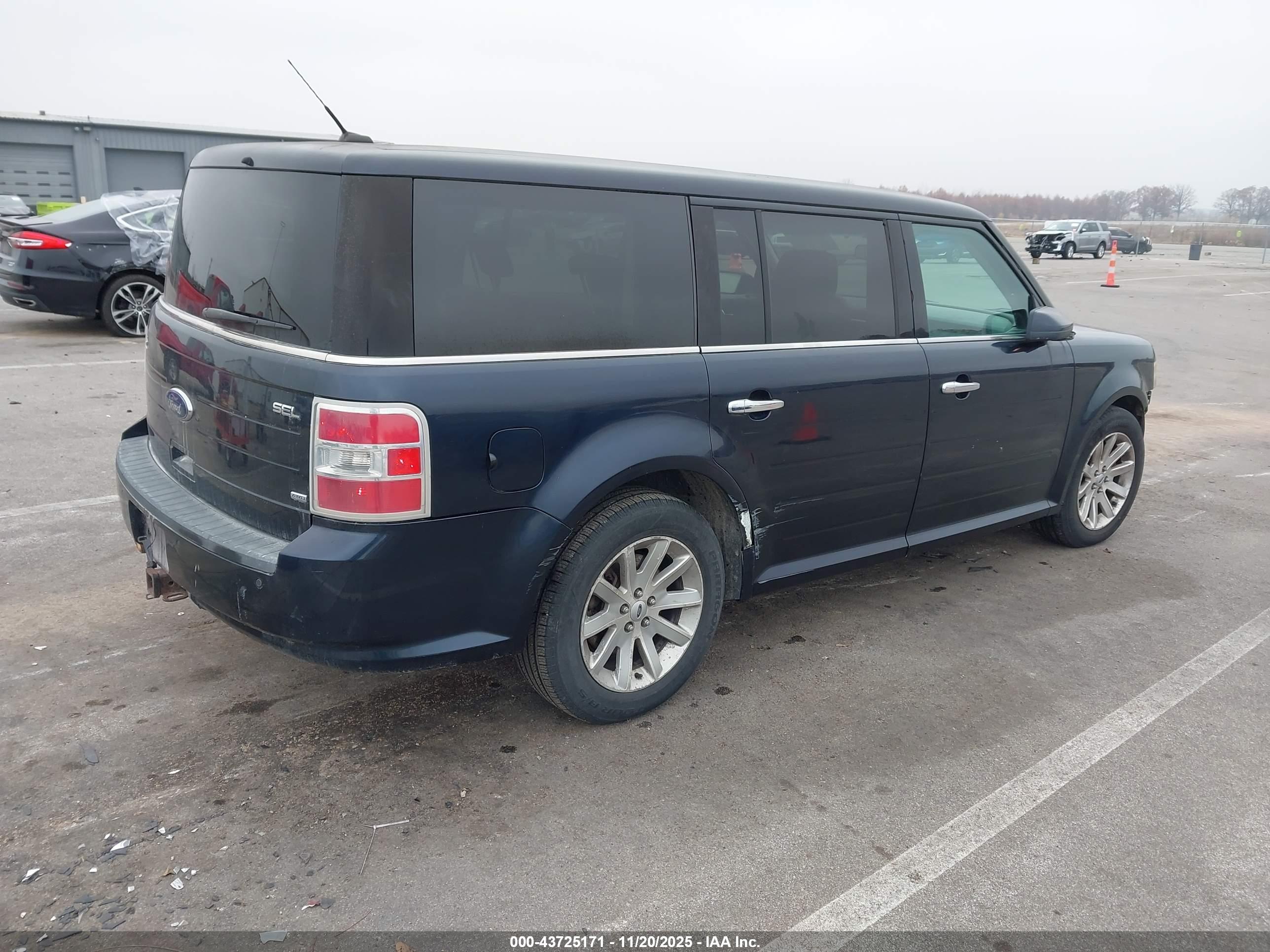 FORD FLEX image 4
