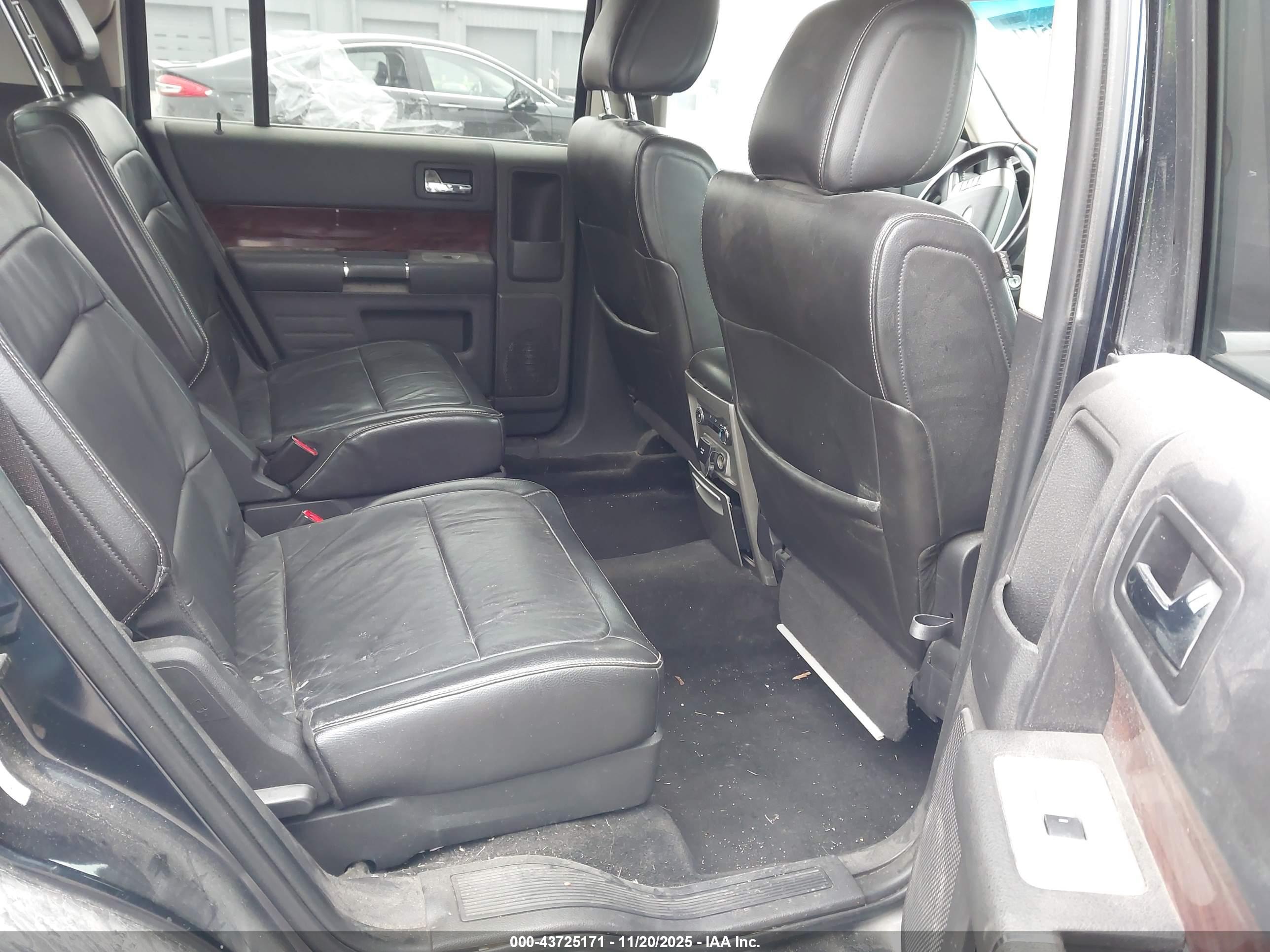 FORD FLEX image 8
