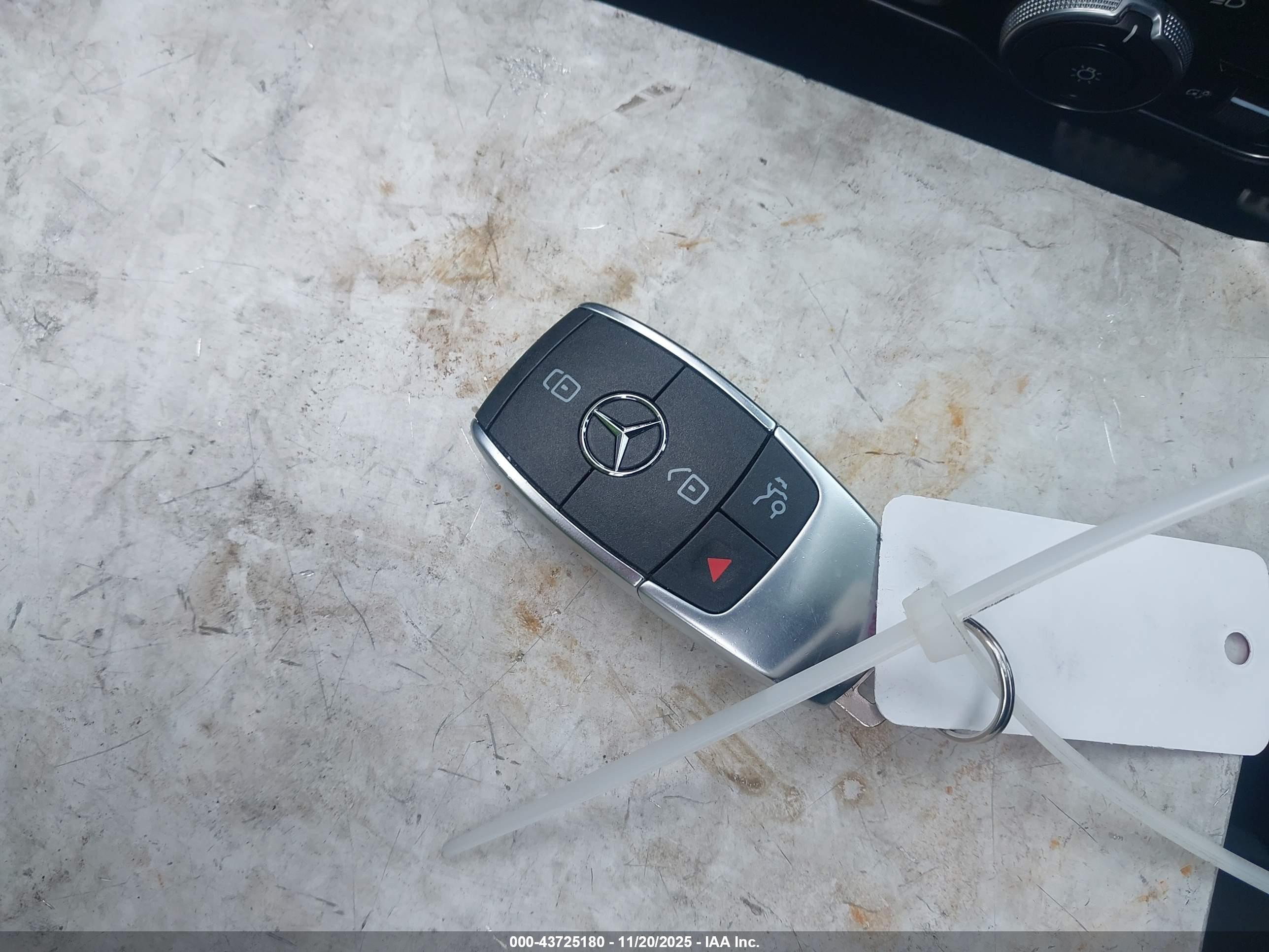 MERCEDES-BENZ GLA image 11